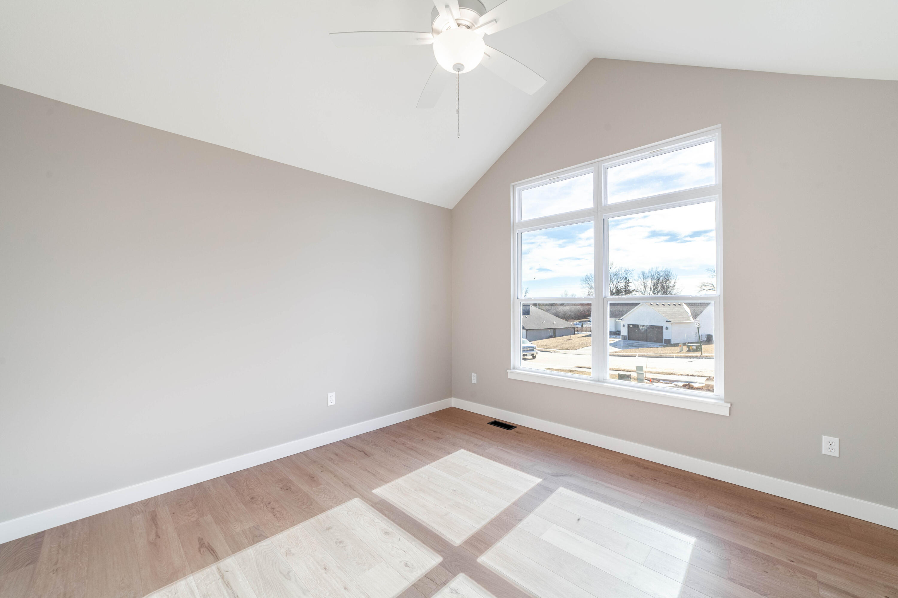6051 Tamarack Dr Property Photo 23