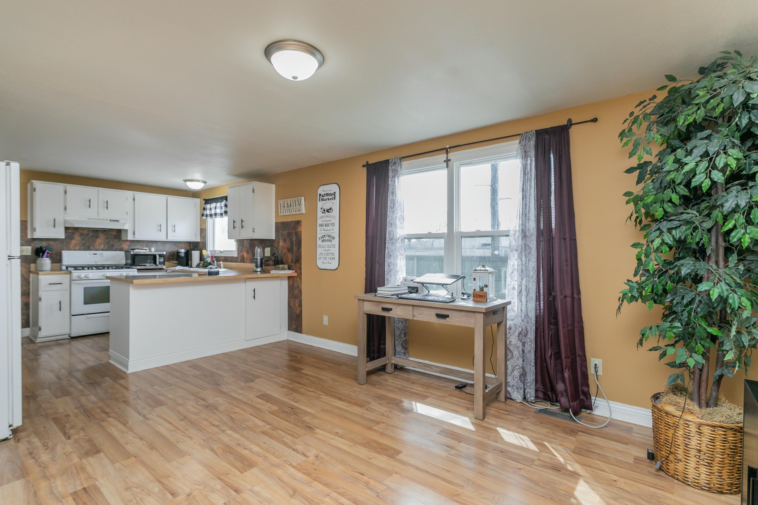 130 Carey St Property Photo 8