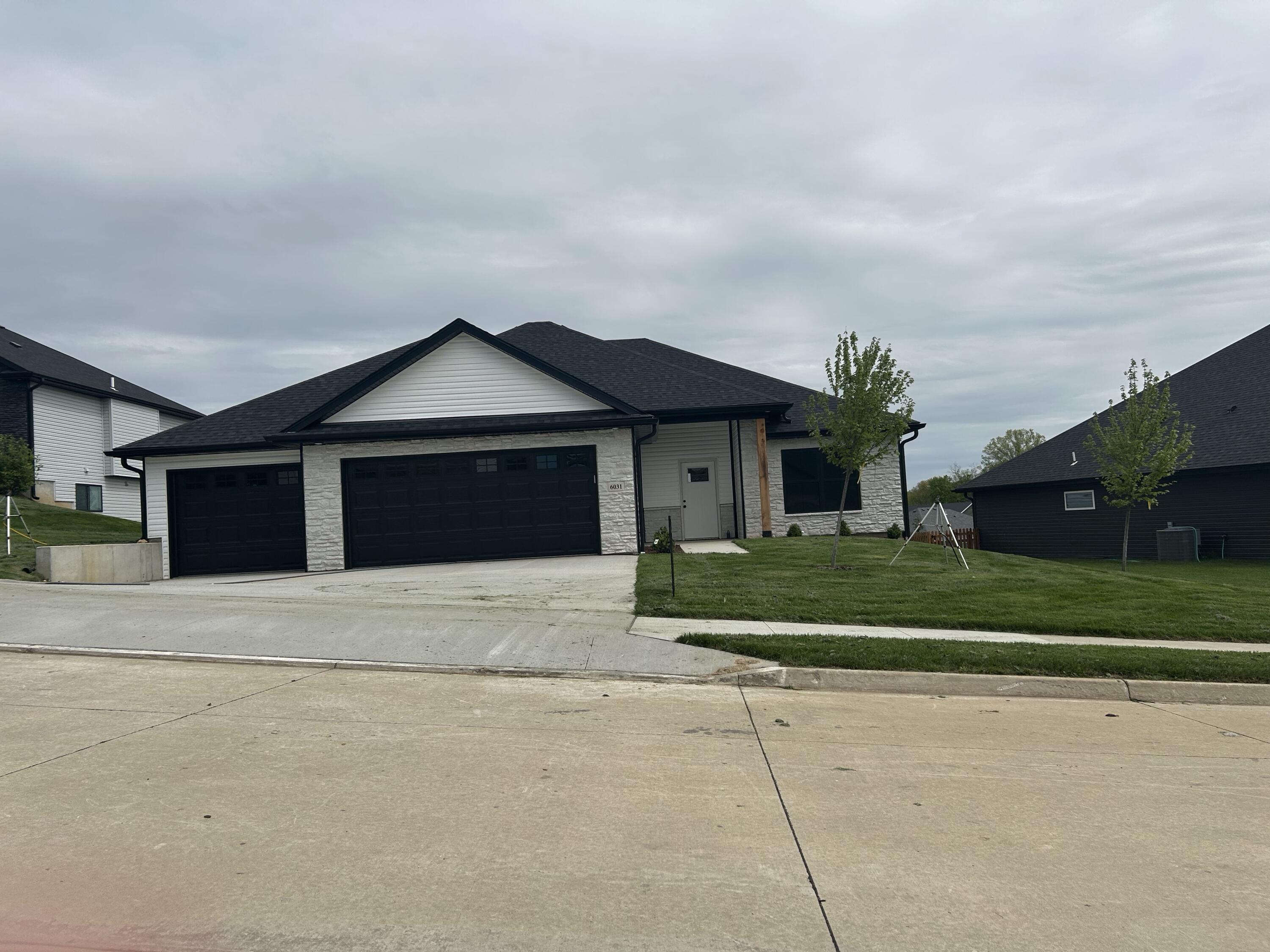6031 TAMARACK DR