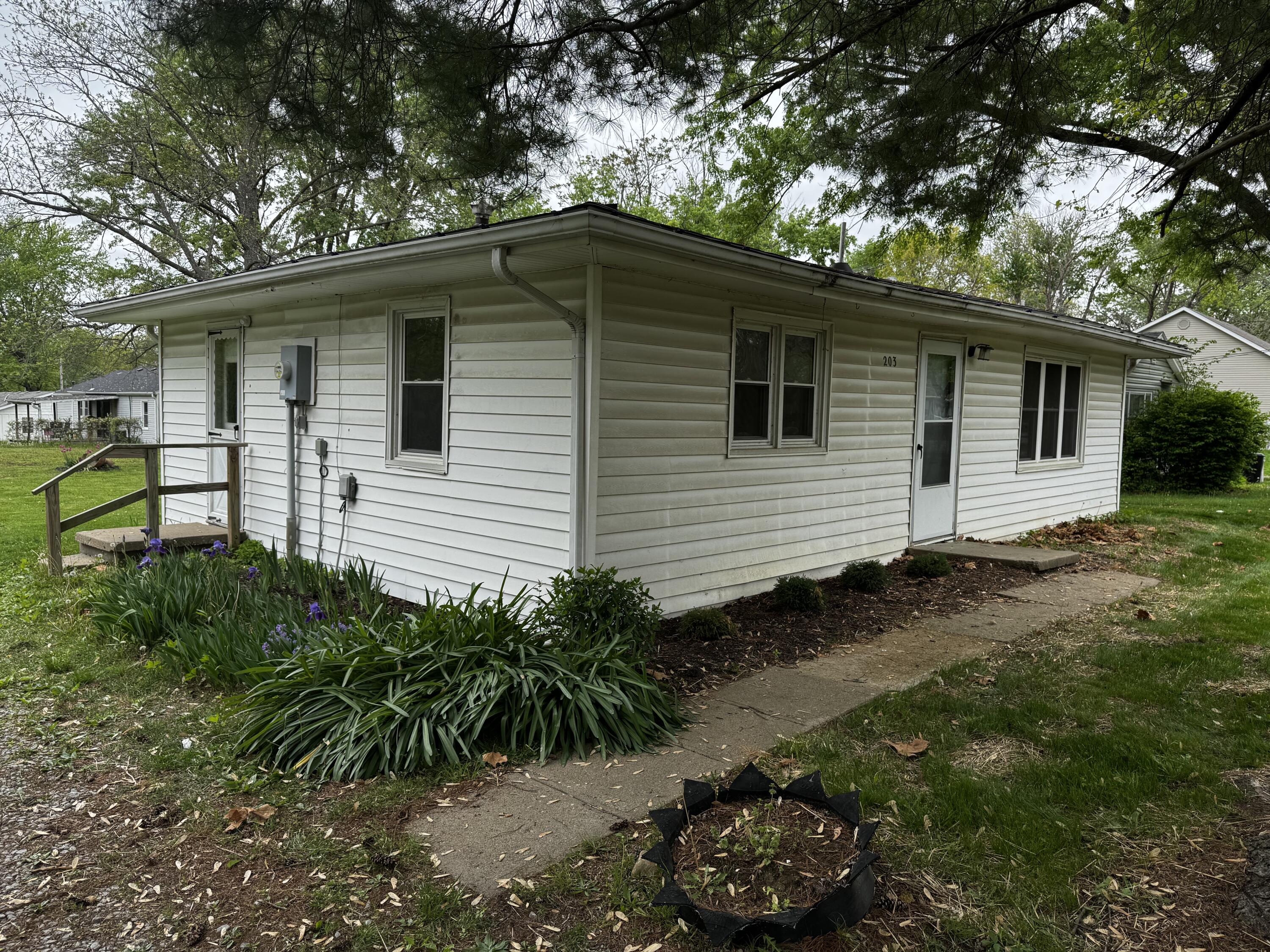 203 Hudson Ave Property Photo 2