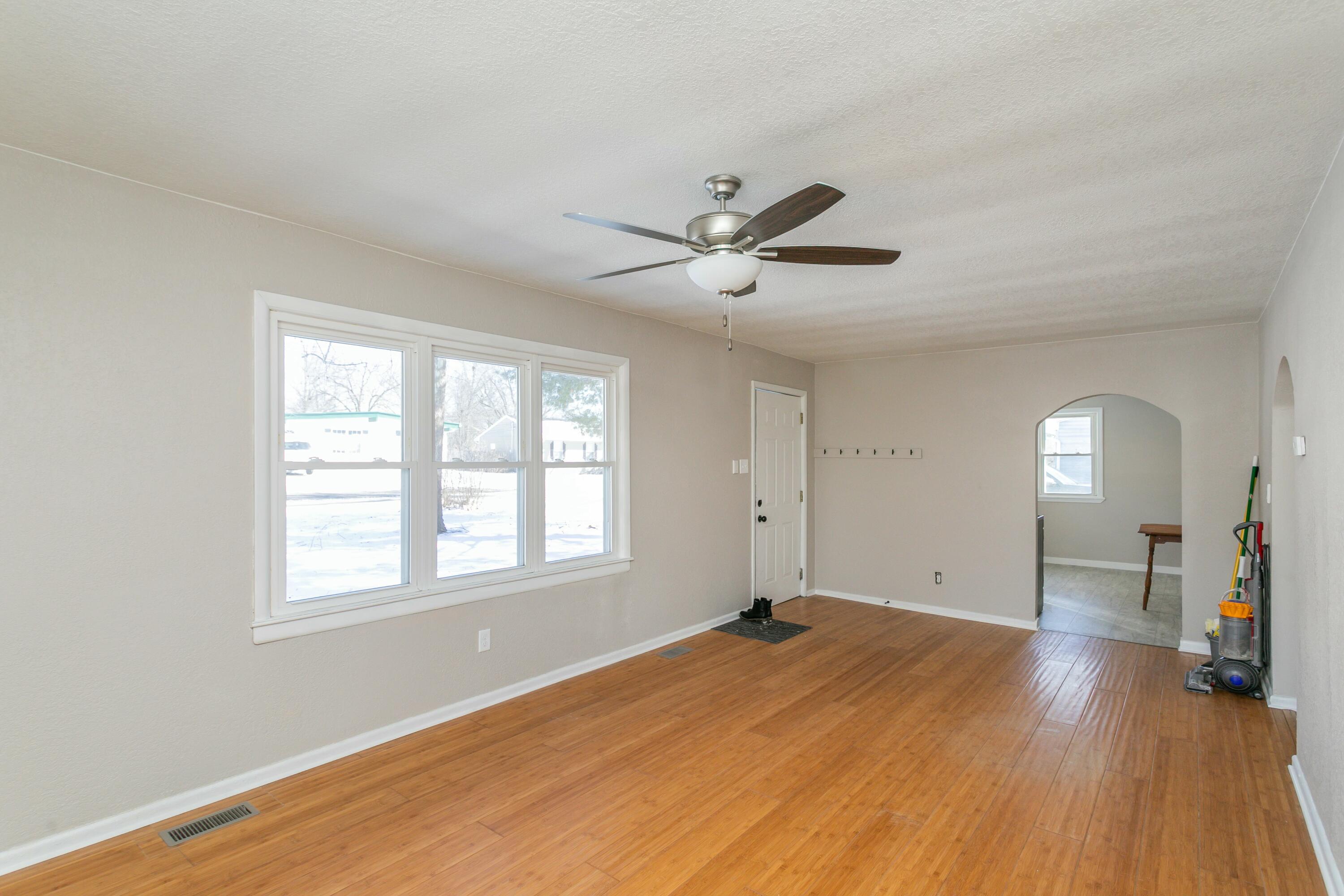 203 Hudson Ave Property Photo 4