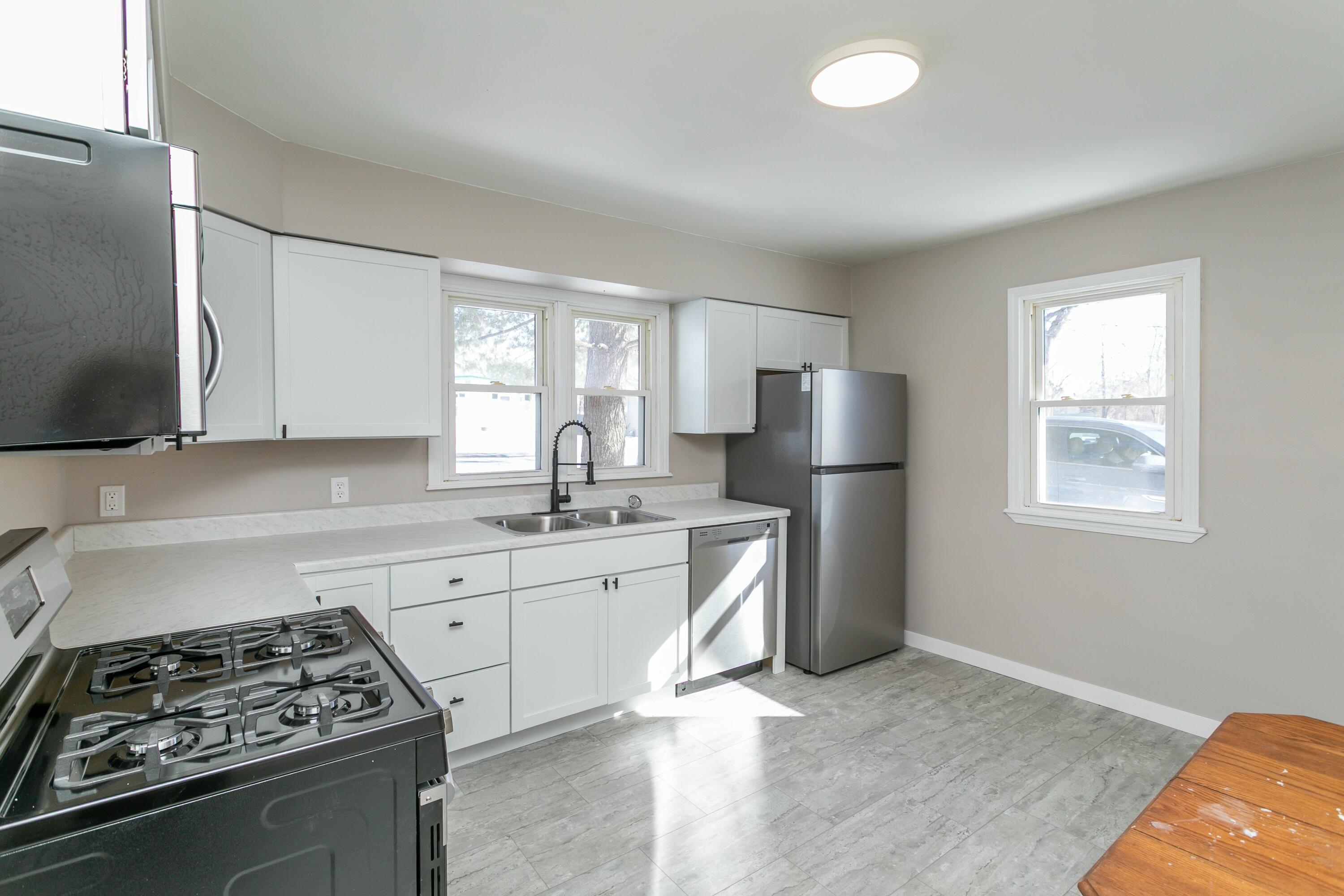 203 Hudson Ave Property Photo 5