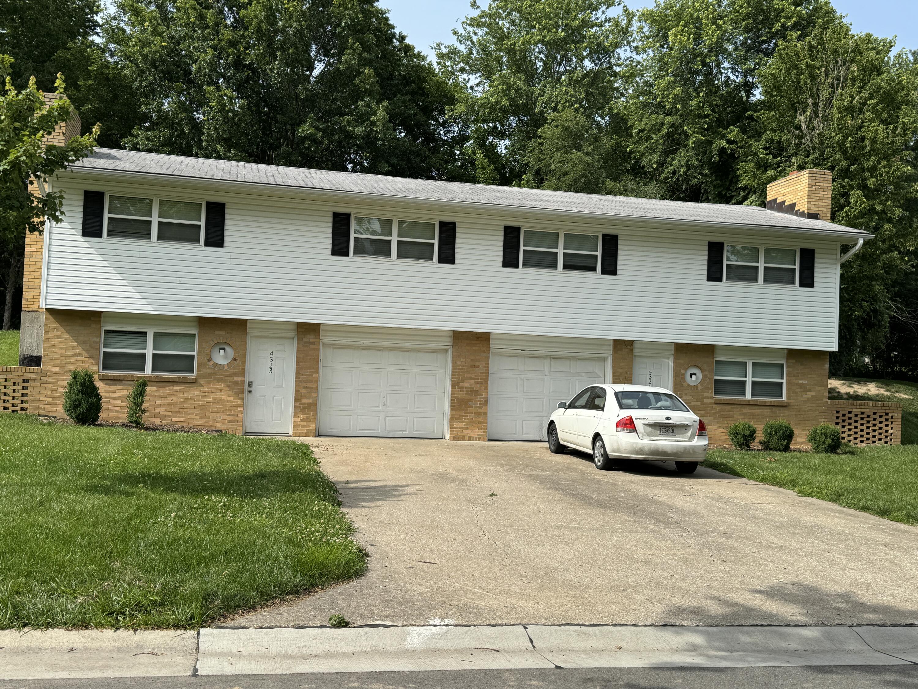 4321-4323 W Bethany Dr Property Photo