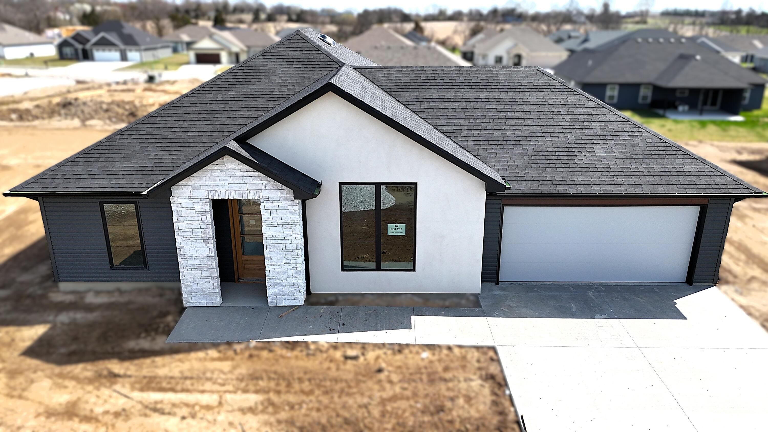 15295 General Dr Property Photo 1