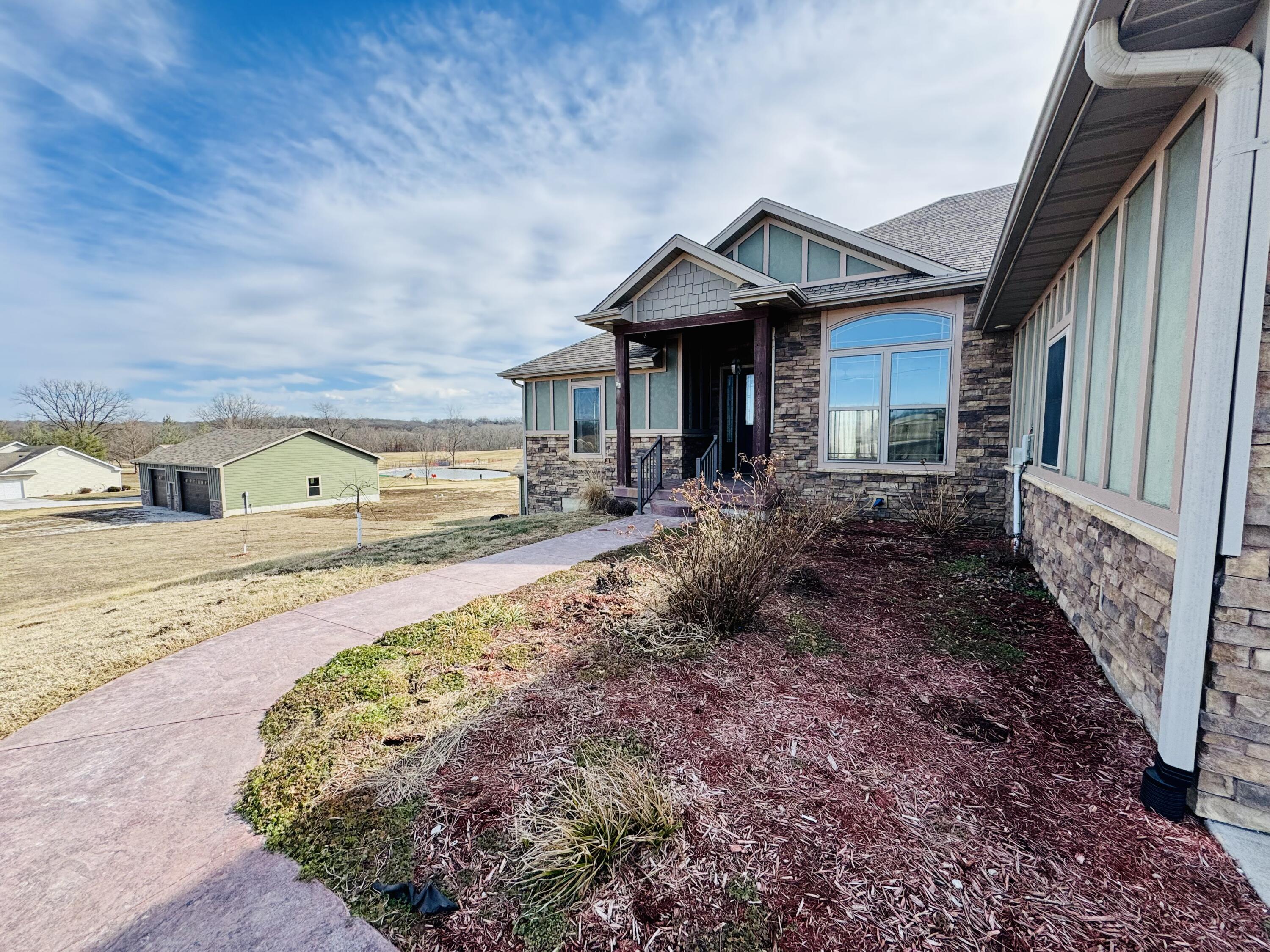 13923 Santa Fe Rd Property Photo 2