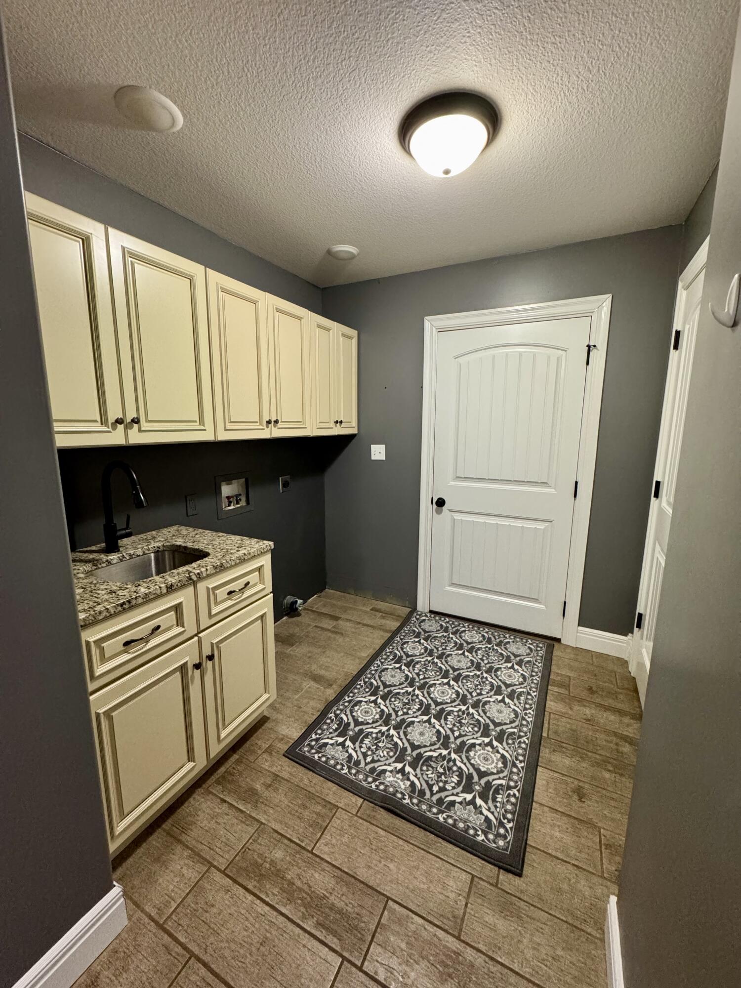 13923 Santa Fe Rd Property Photo 28