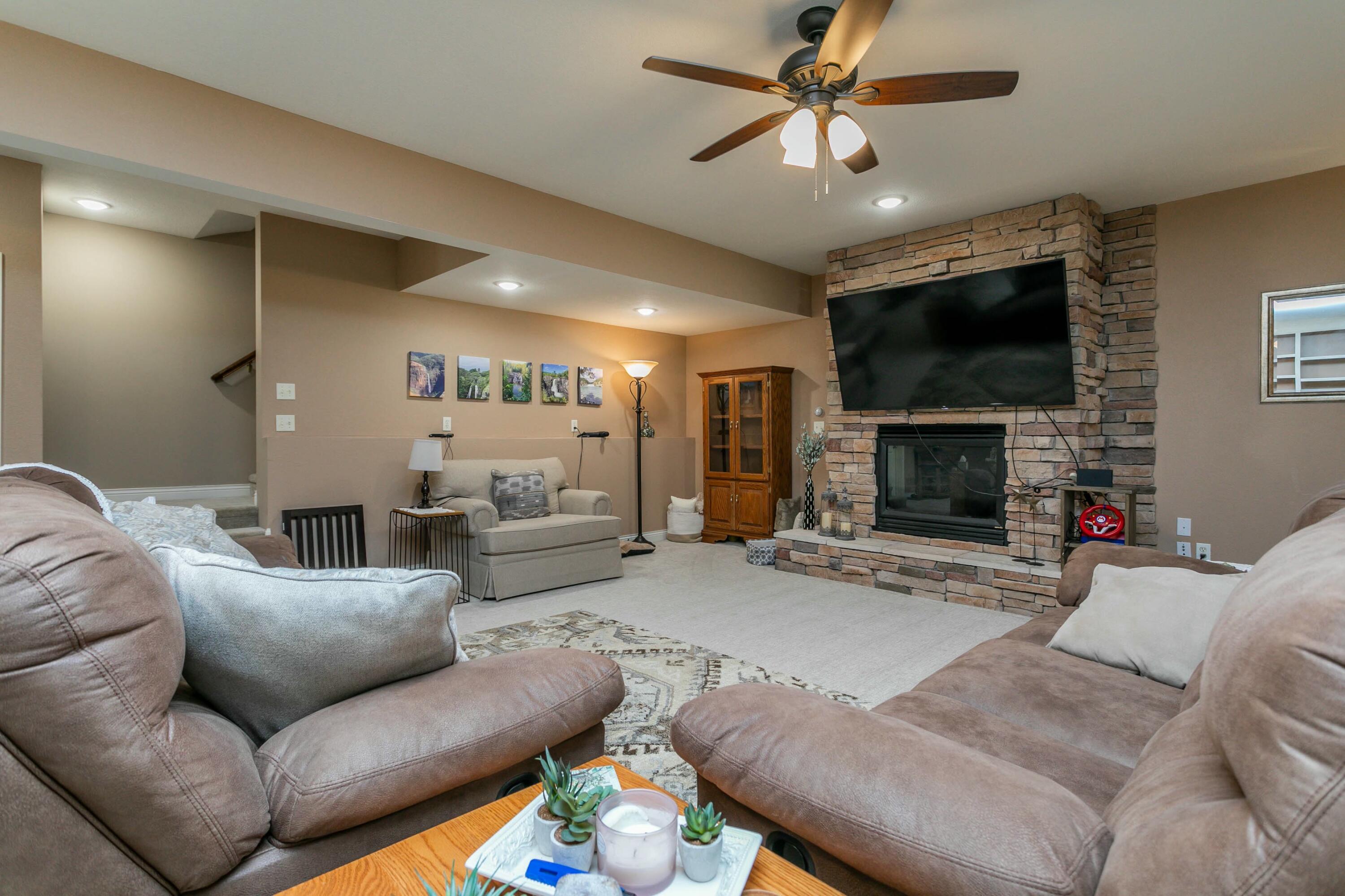 2101 N Whitewater Dr Property Photo 39