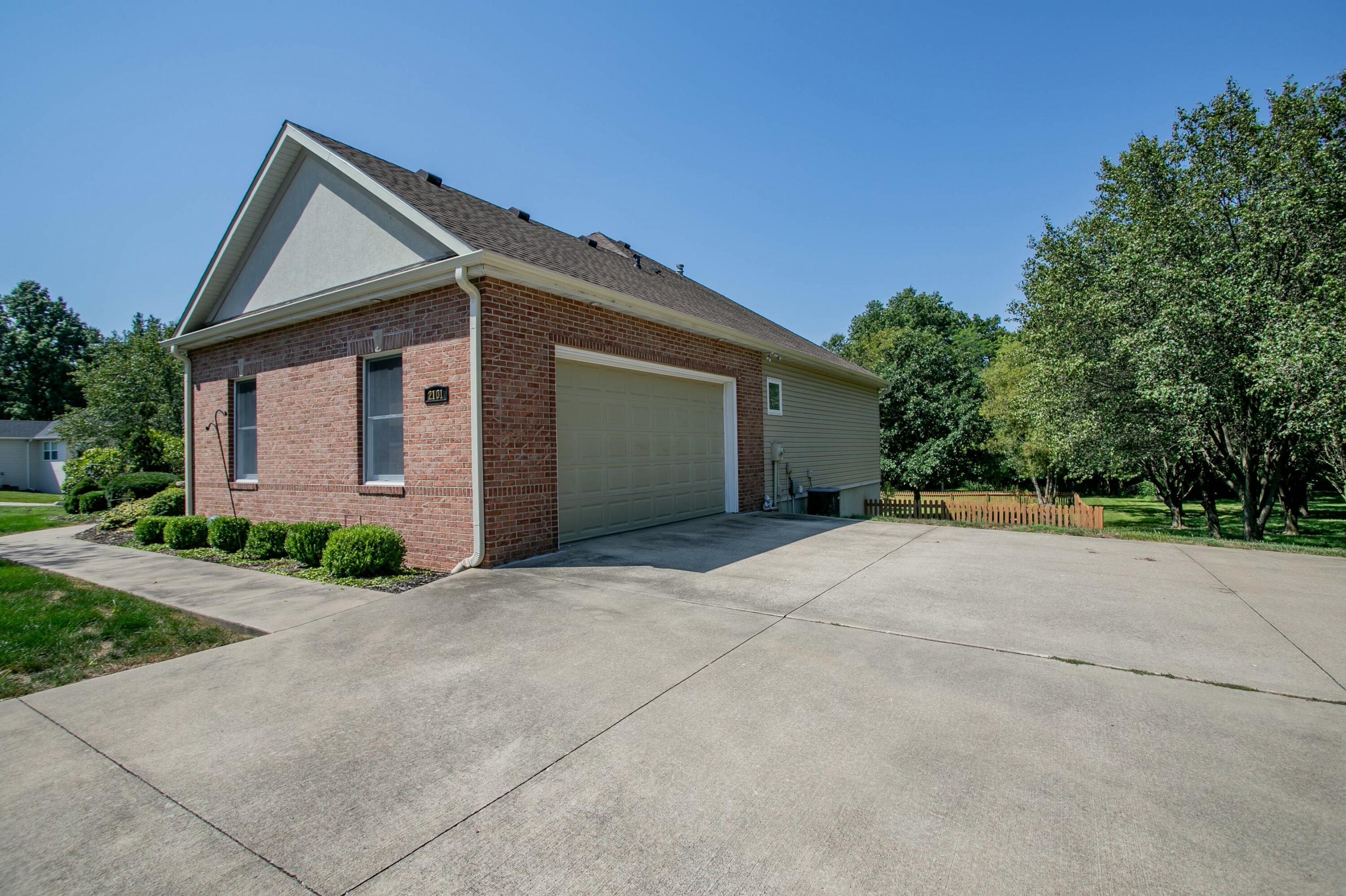 2101 N Whitewater Dr Property Photo 47