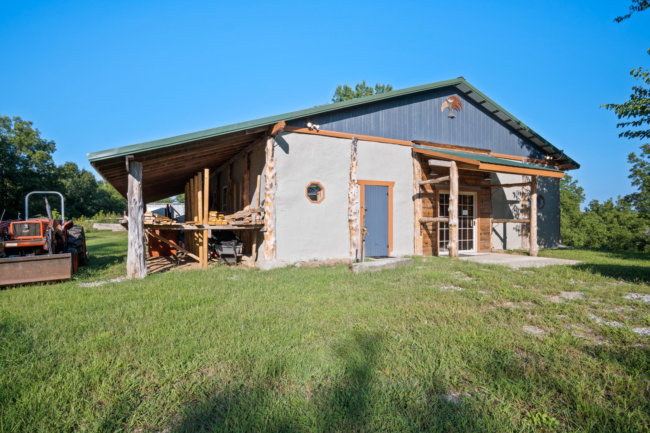 460 County Rd 328 Property Photo 5