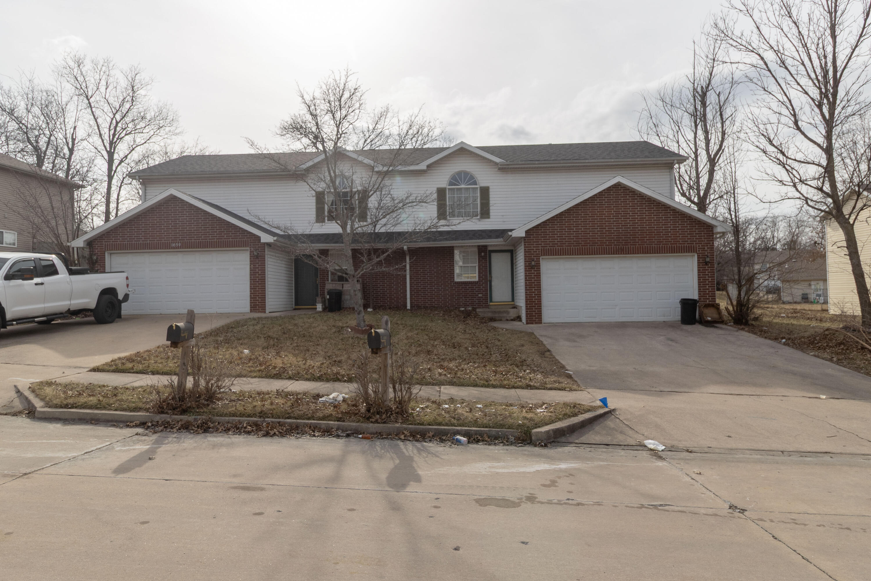 1659 N Doulton Dr Property Photo