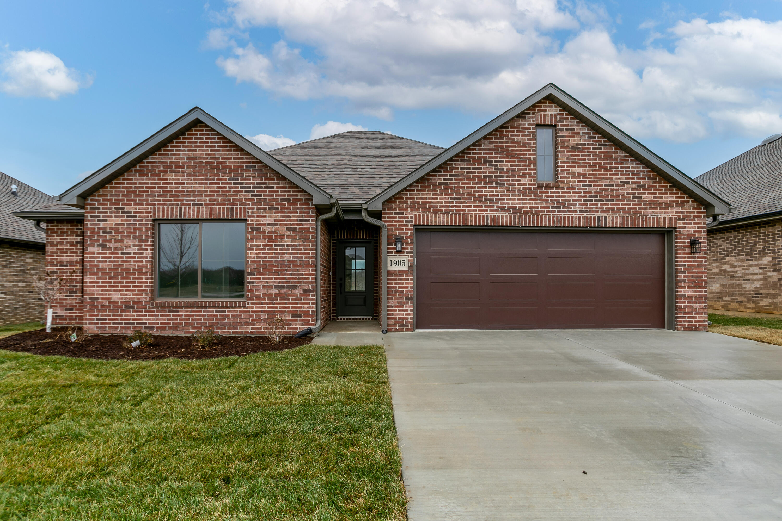 1905 WES MILLIGAN LN Property Photo 1