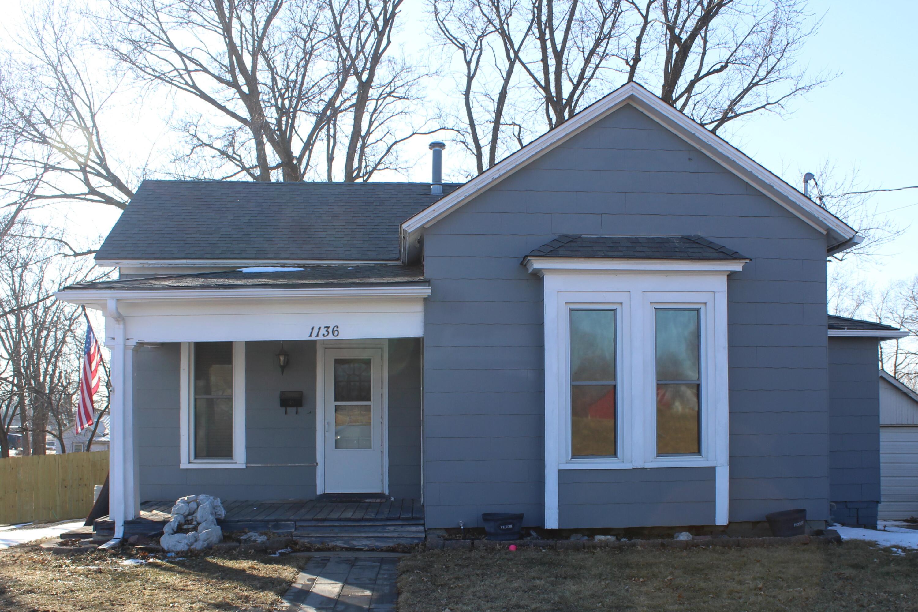 1136 Elm St Property Photo 2