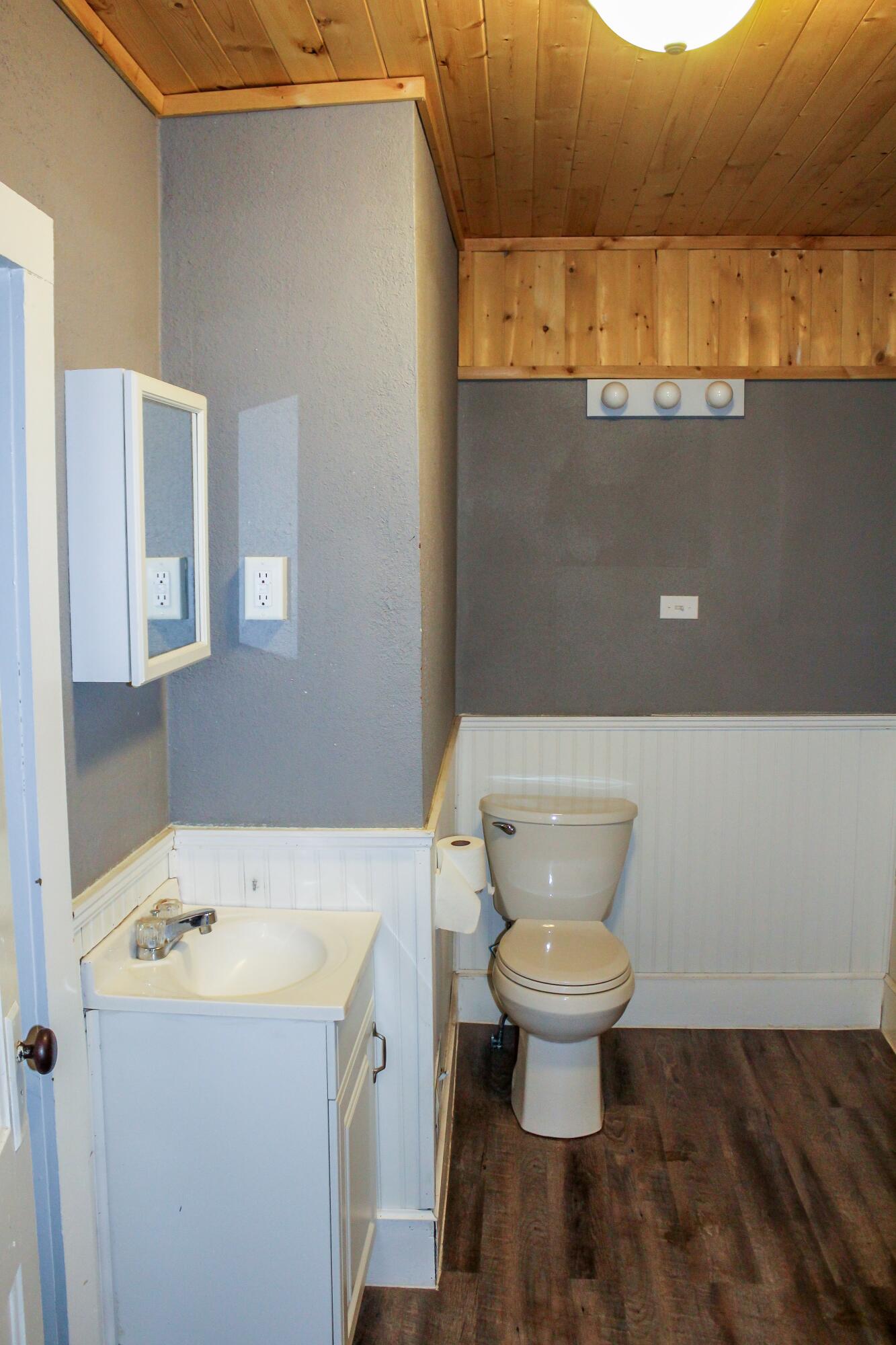 1136 Elm St Property Photo 5