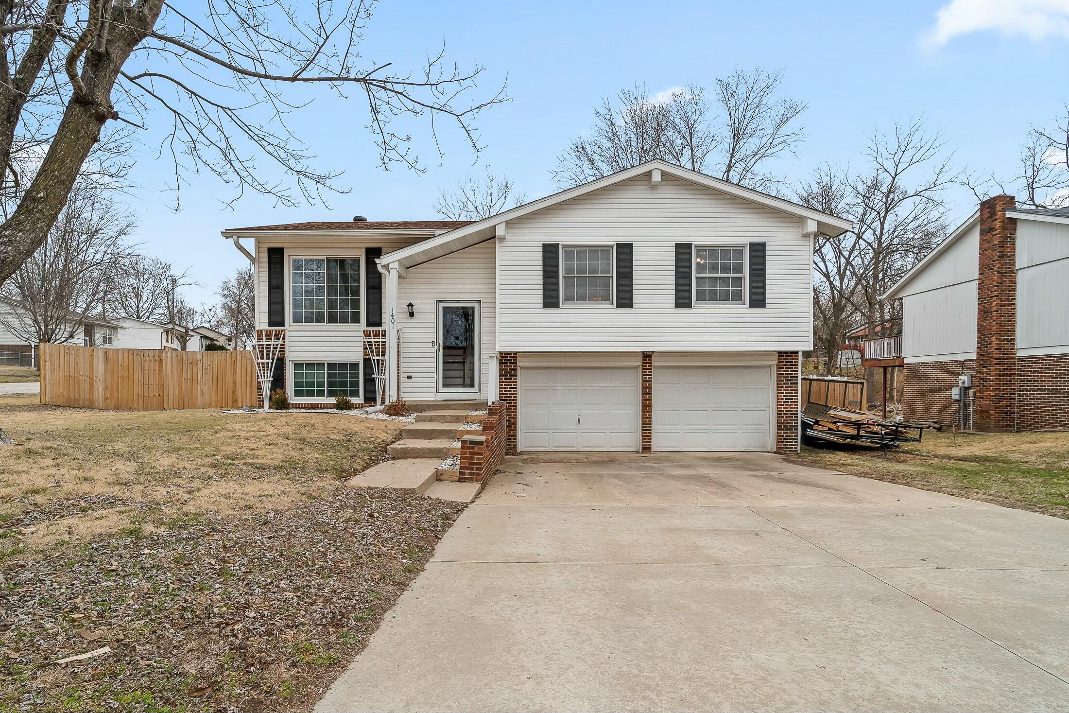 1401 Westview Dr Property Photo