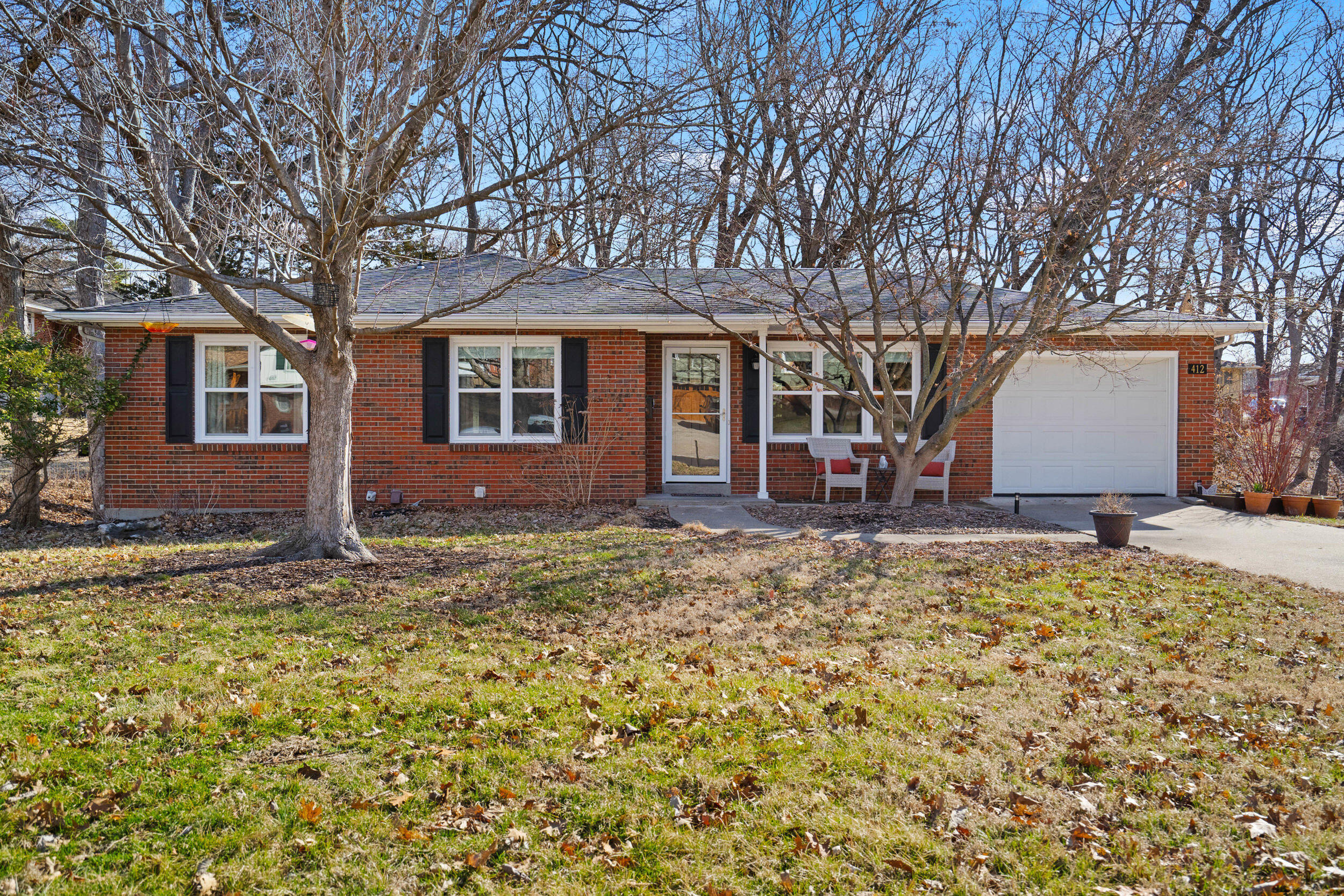 412 Maplewood Dr Property Photo 1