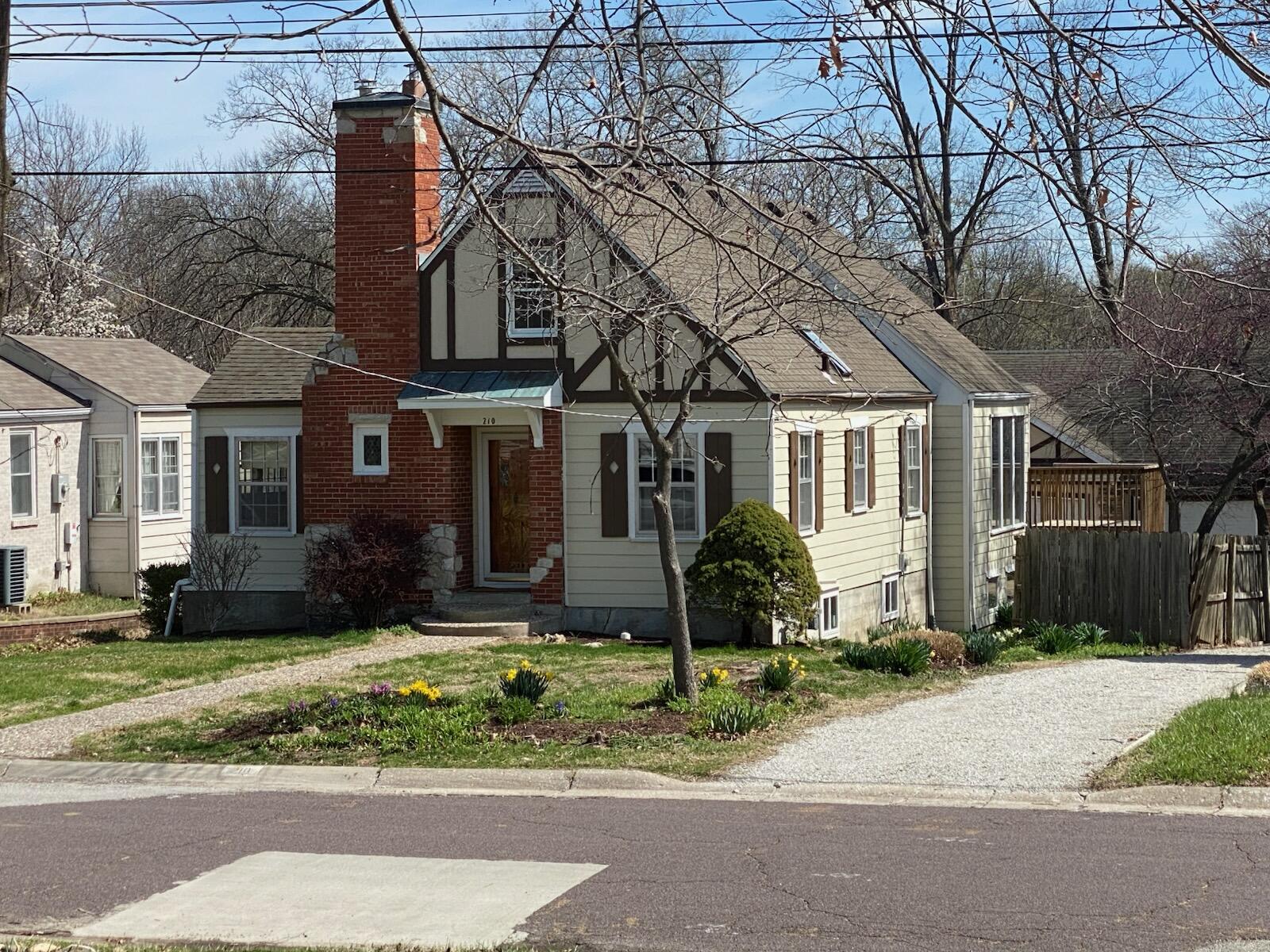 210 Anderson Ave Property Photo