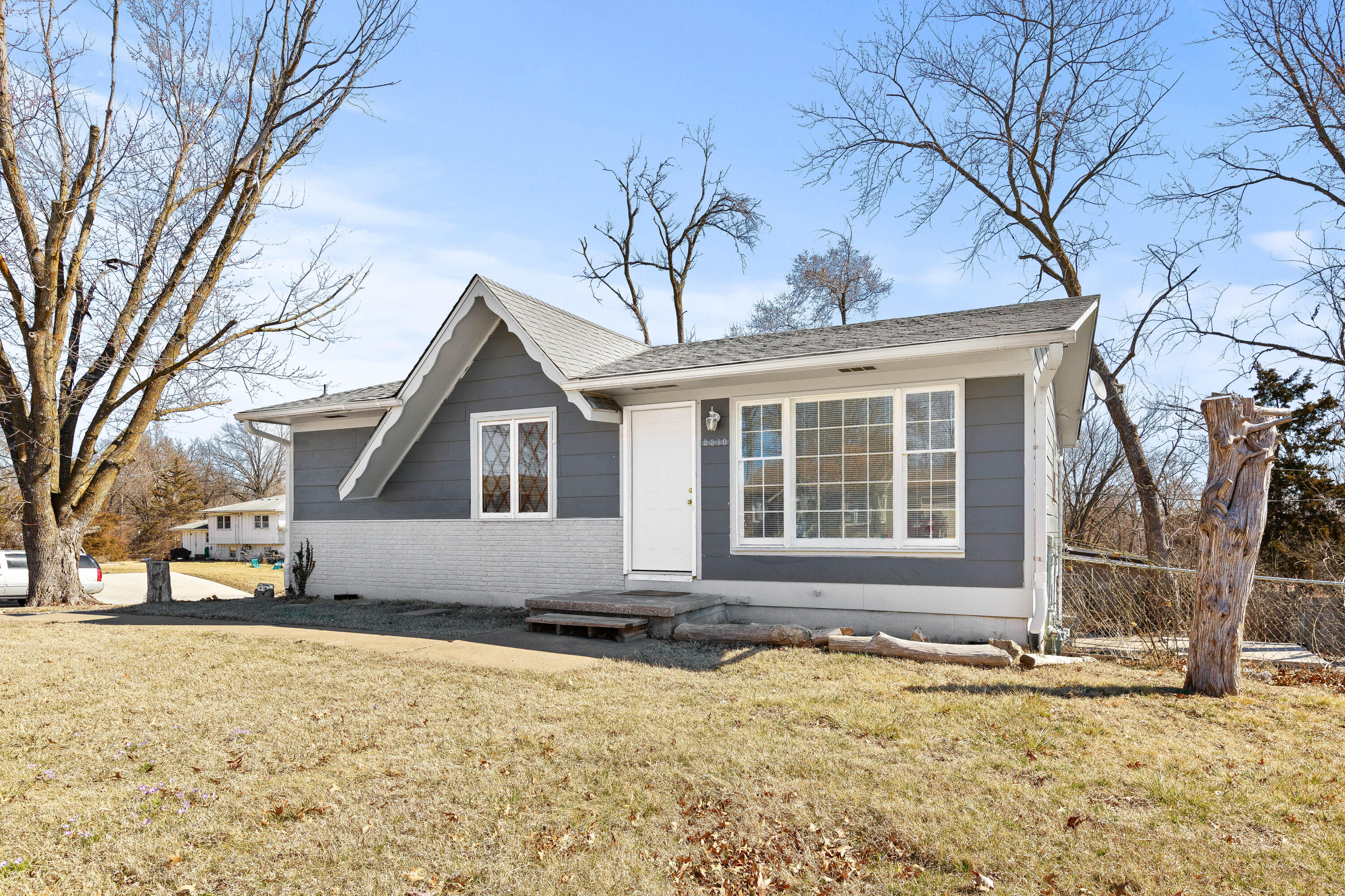 2310 Nelwood Dr Property Photo 1