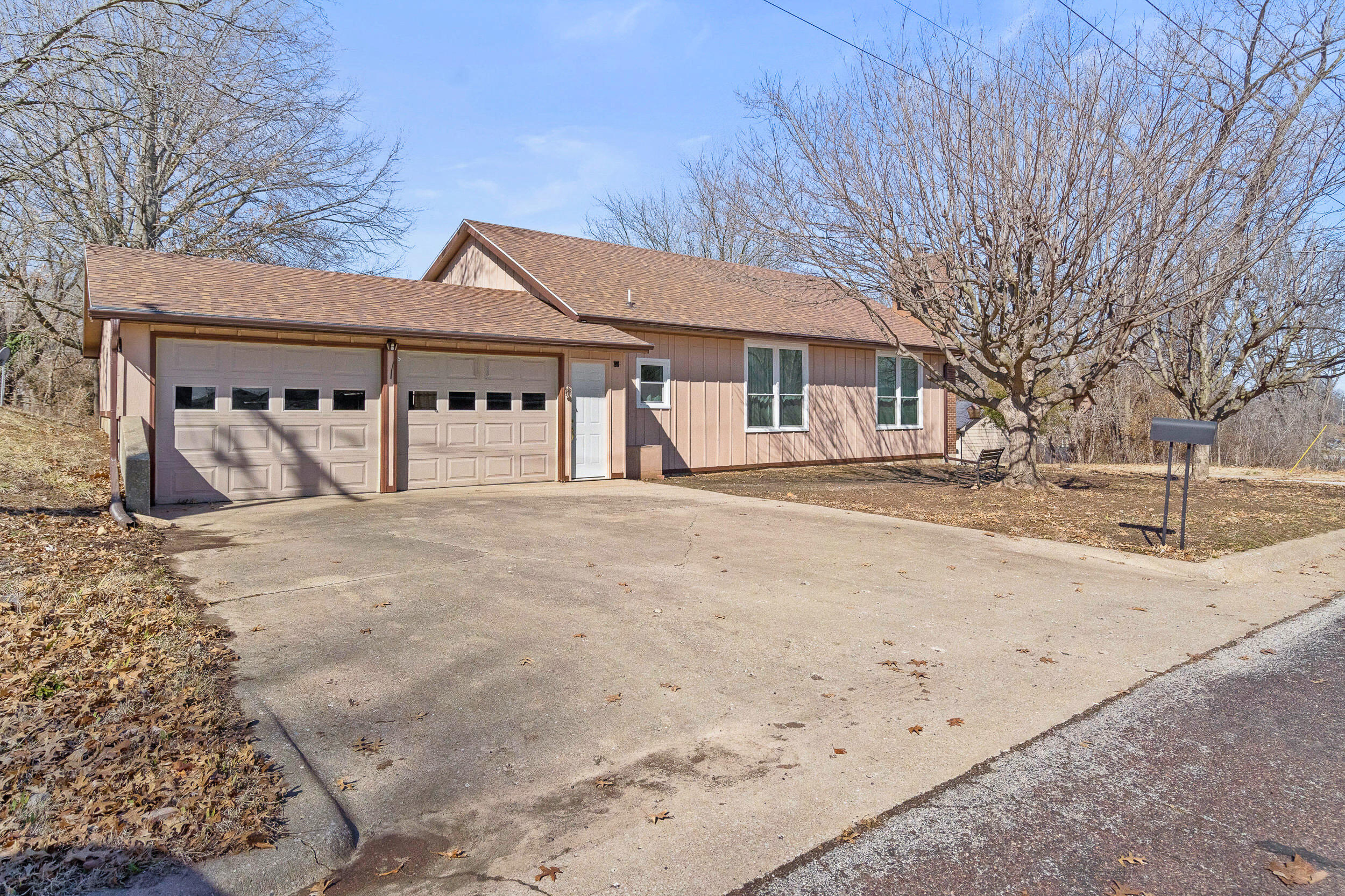 628 Weyland Dr Property Photo 1