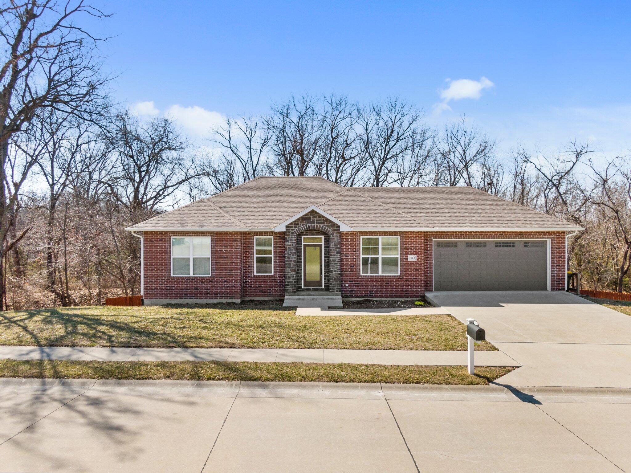 1715 Daniel Boone Ln Property Photo 1