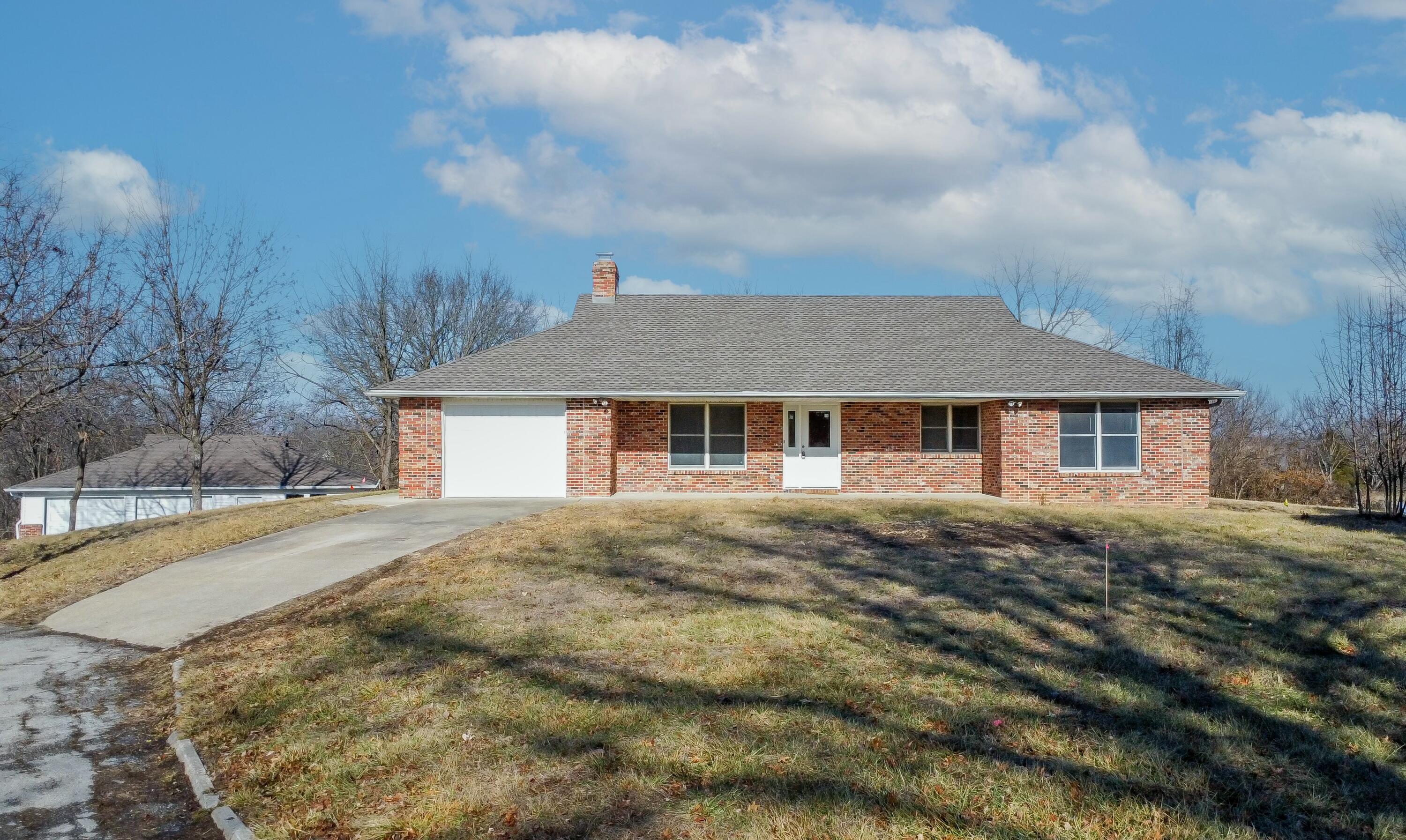 41 E Hinton Rd Property Photo 1