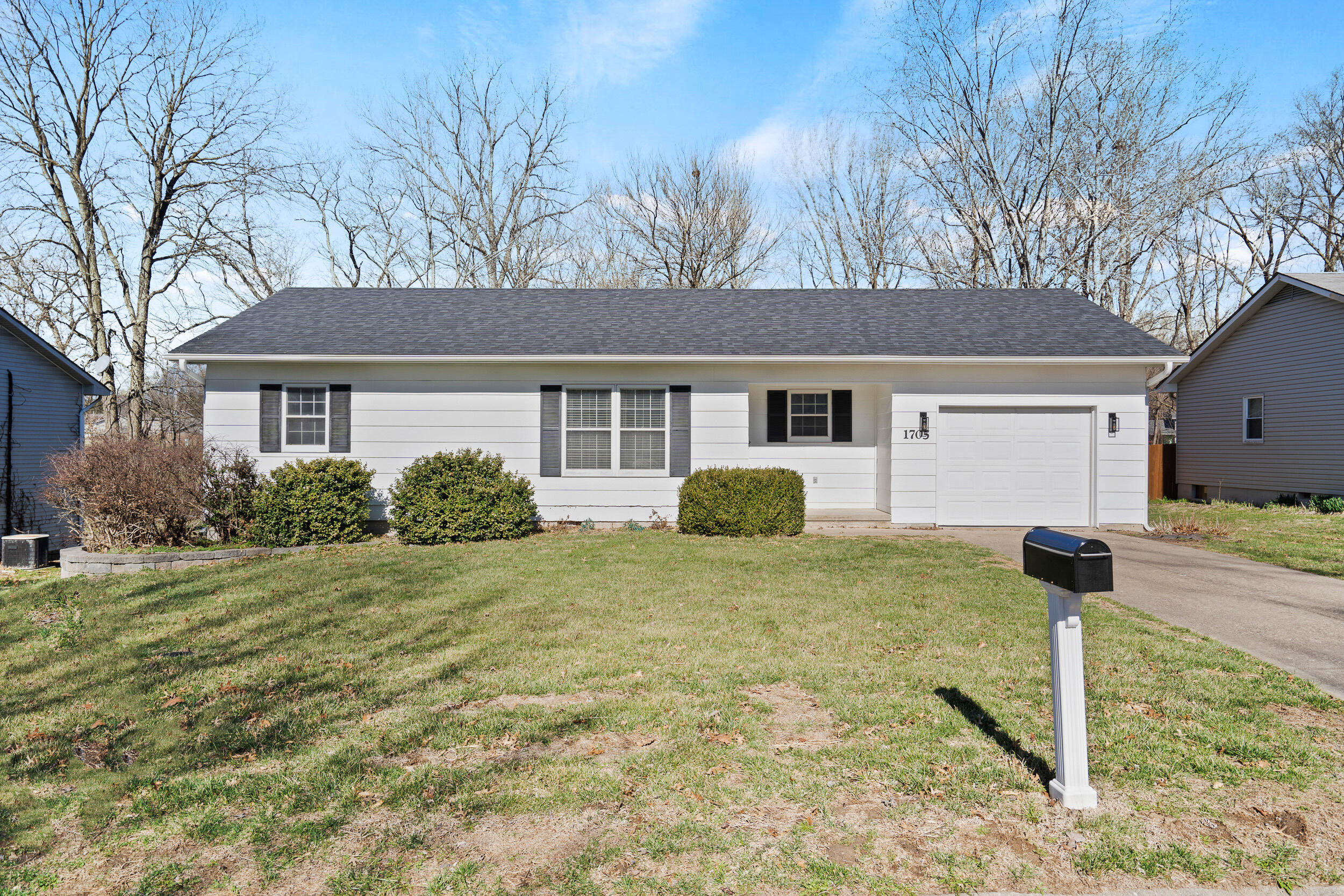 1705 W Amos Dr Property Photo