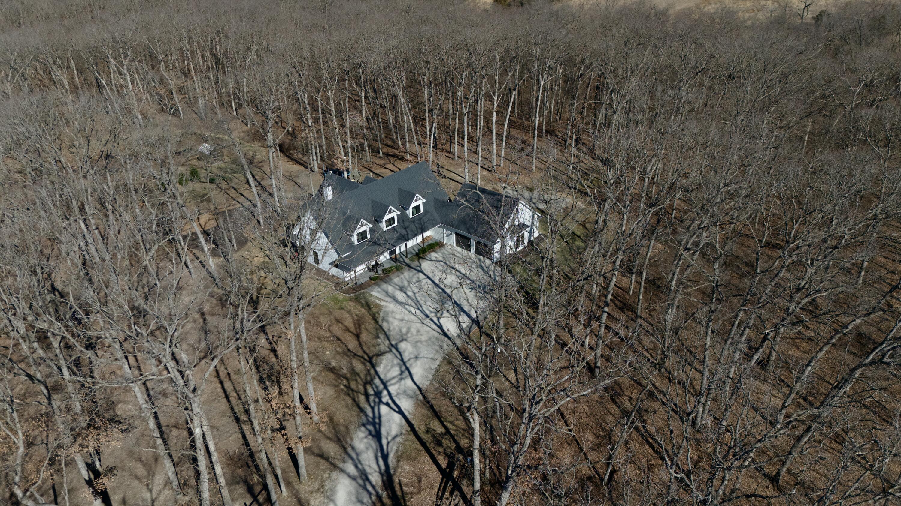 285 W Crofton Hall Rd Property Photo