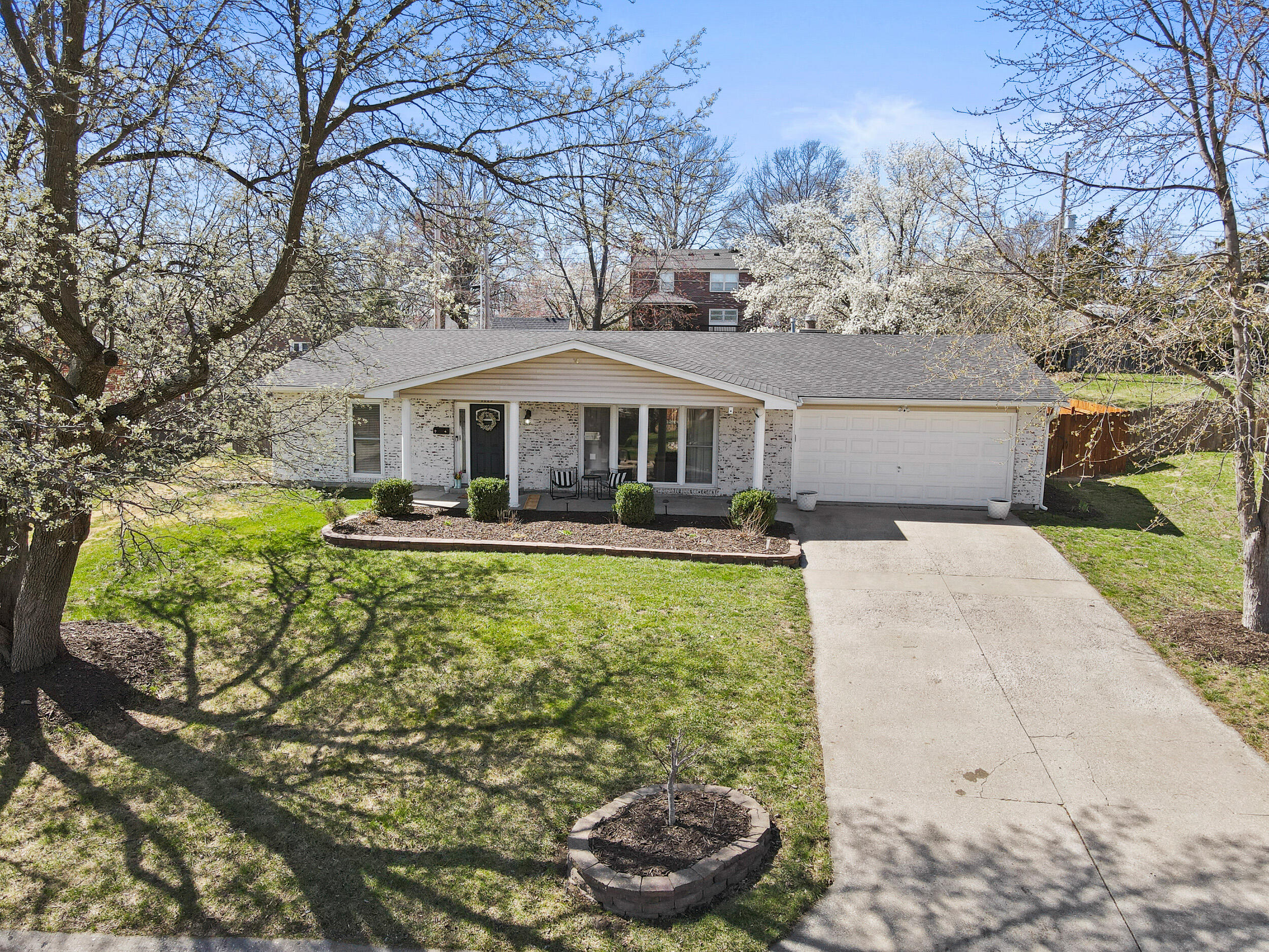 1119 Falcon Dr Property Photo