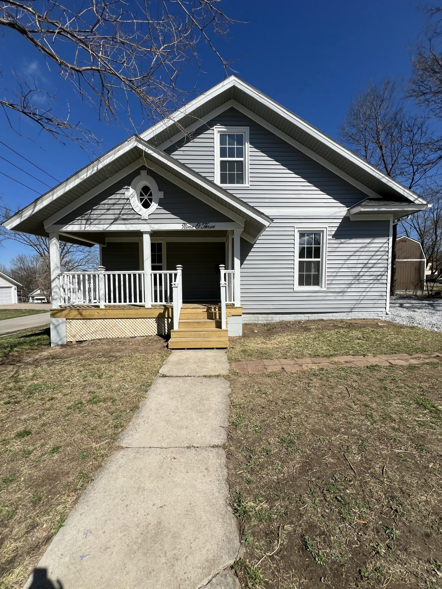 903 E Monroe St Property Photo