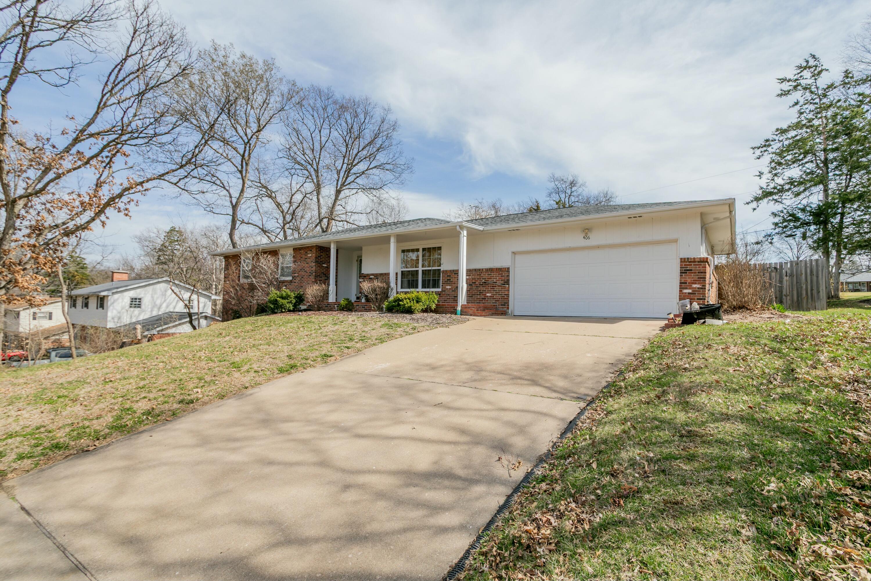 406 Longfellow Ln Property Photo 1