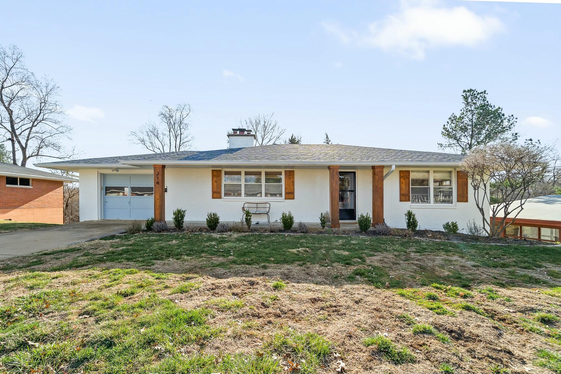 214 Ridgeway Dr Property Photo 1