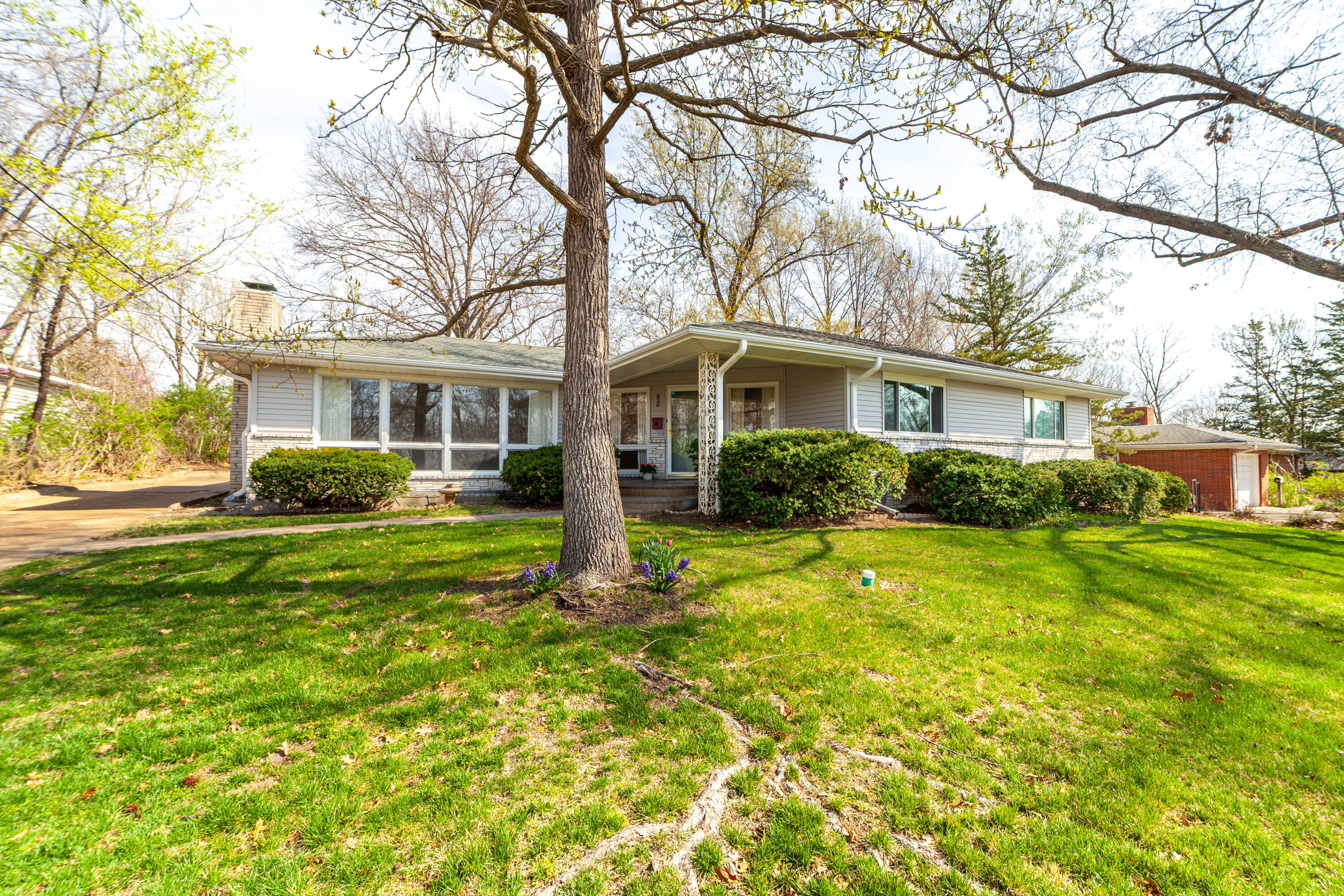 838 Greenwood Ct Property Photo 1