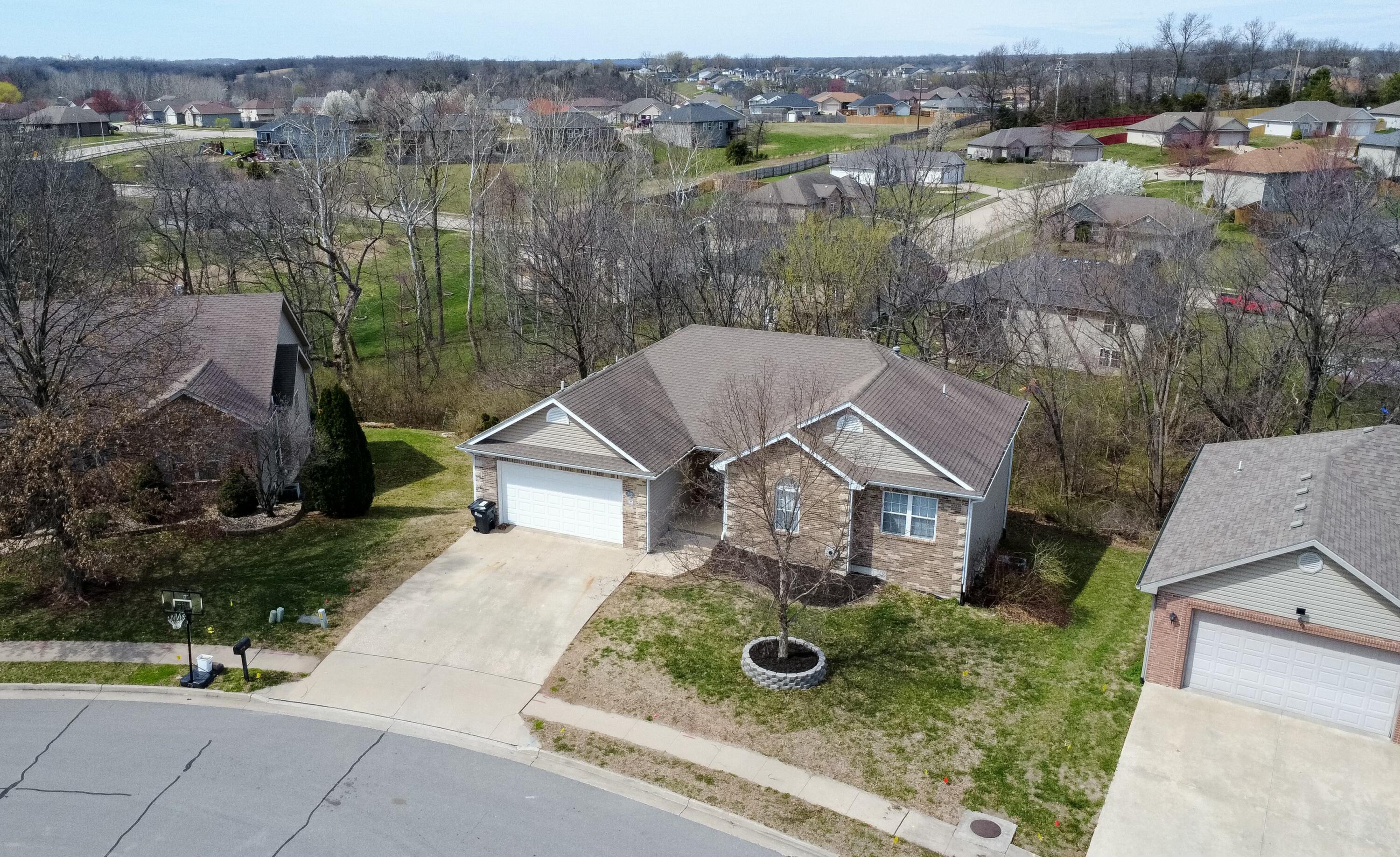 305 Macaw Dr Property Photo 2