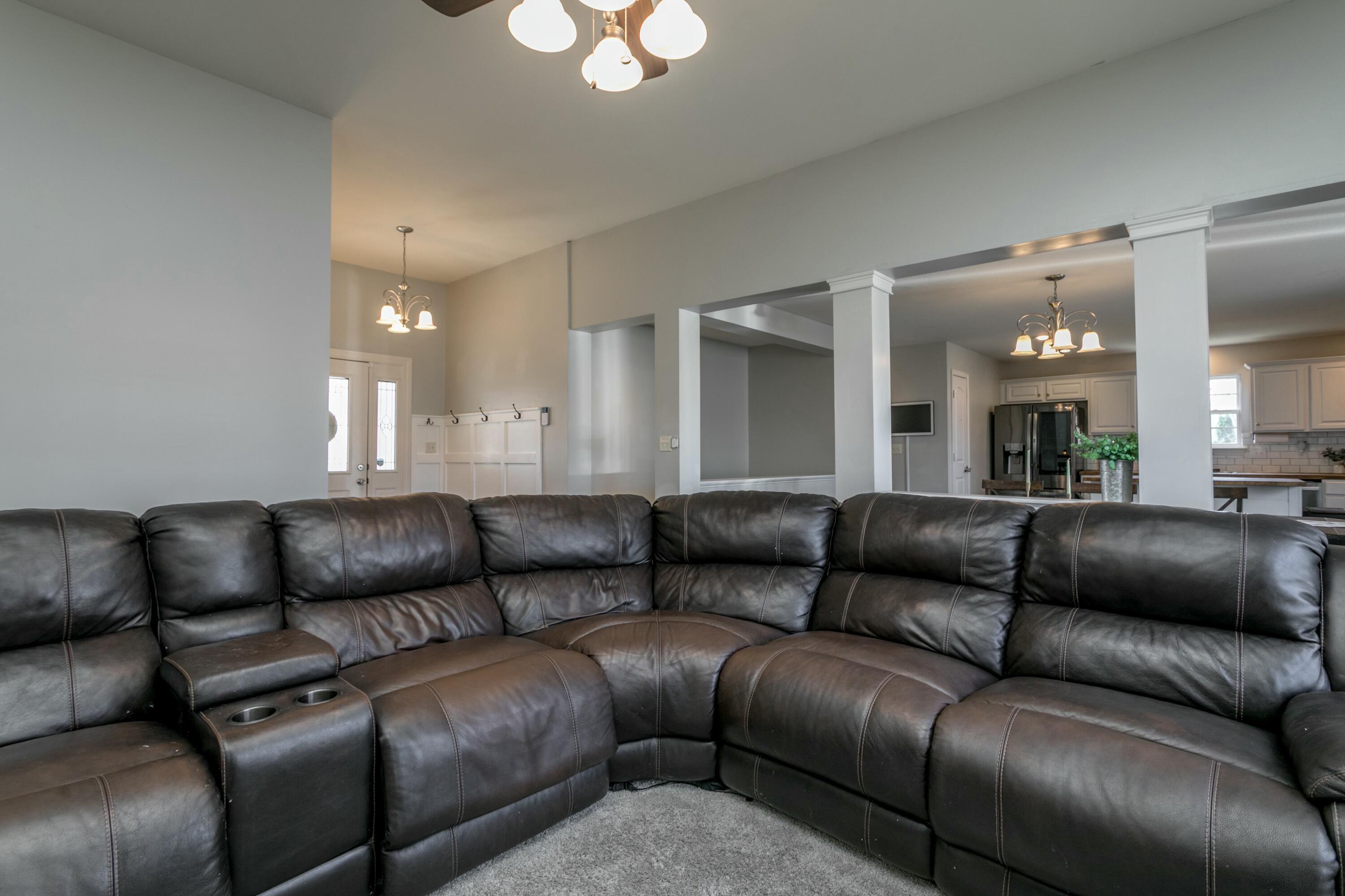 305 Macaw Dr Property Photo 8