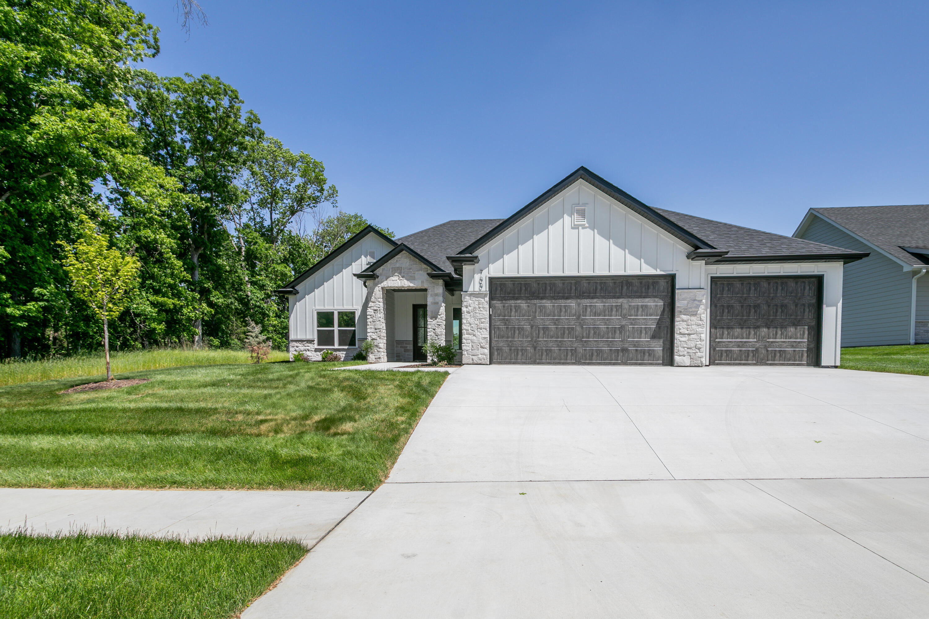 700 Sagemoor Dr Property Photo 2