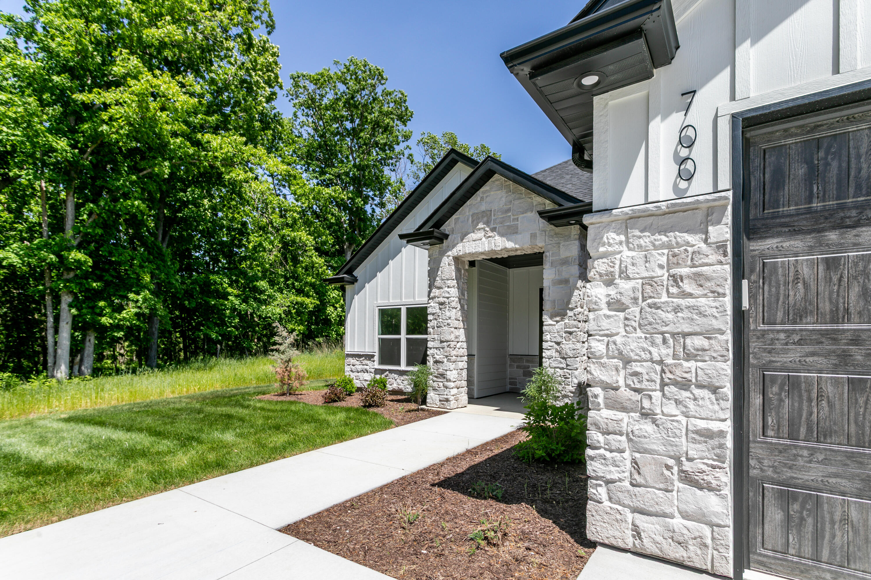 700 Sagemoor Dr Property Photo 4