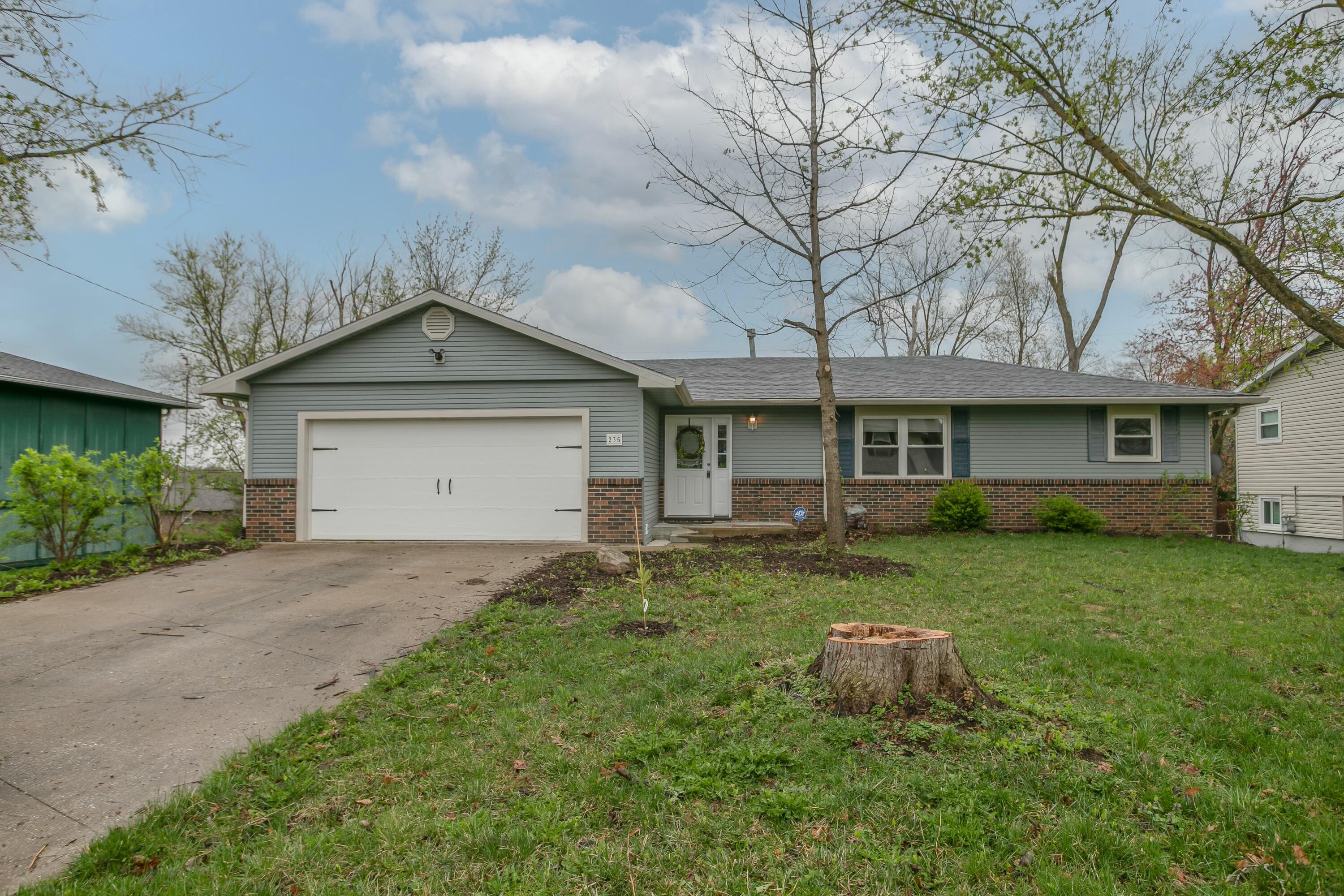 235 Sarazen Dr Property Photo