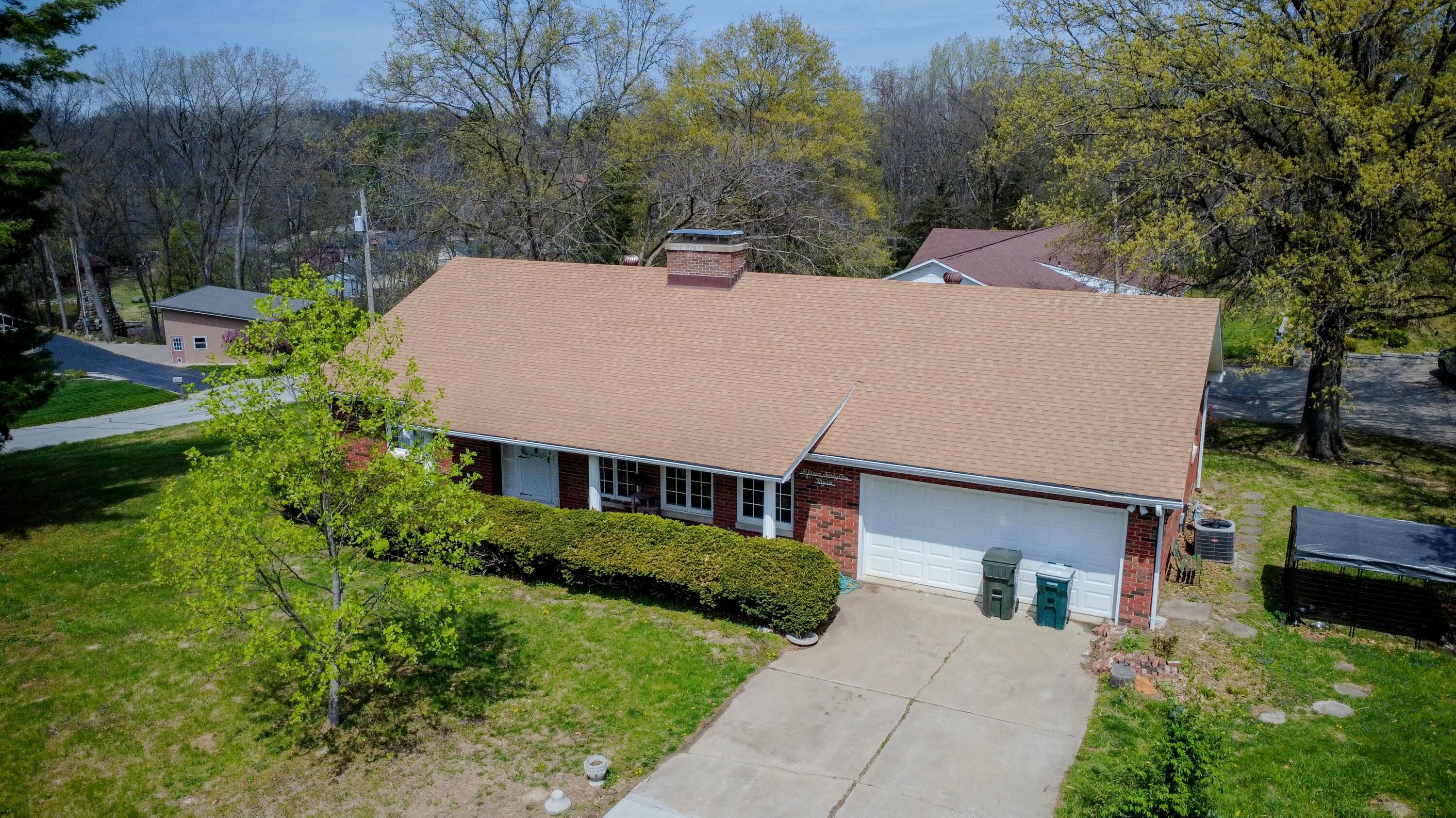 1541 Myra St Property Photo 3
