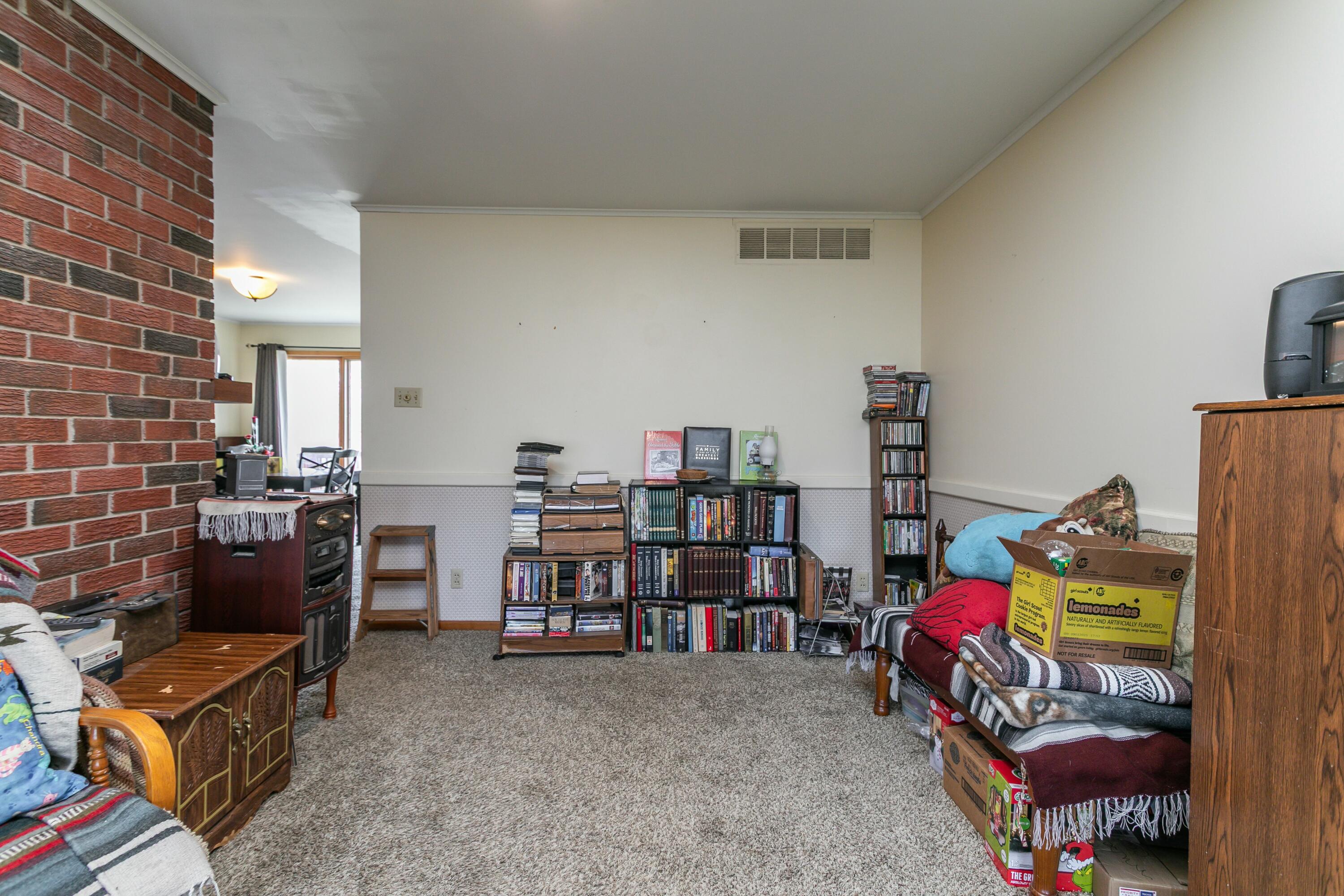 1541 Myra St Property Photo 8
