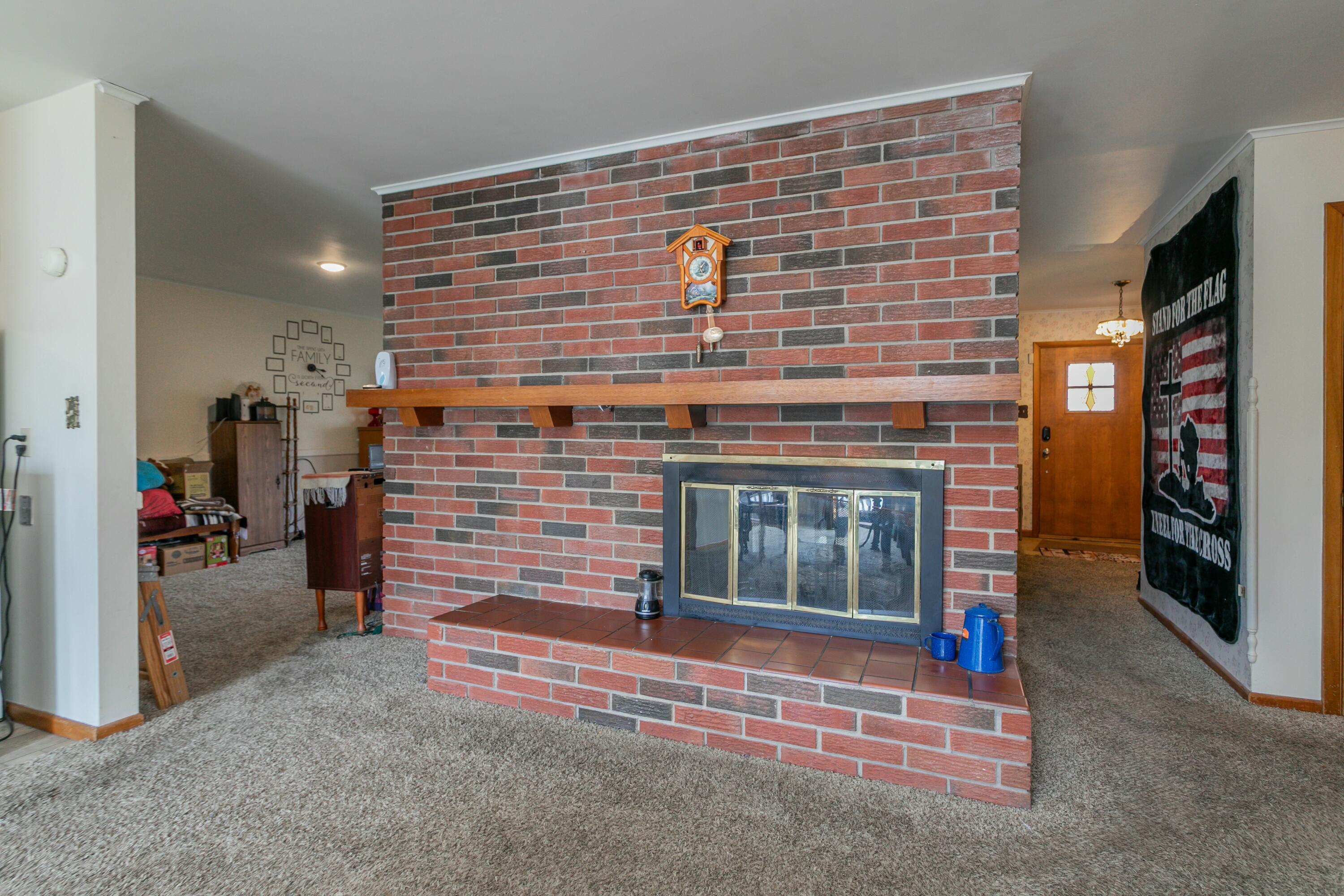 1541 Myra St Property Photo 9