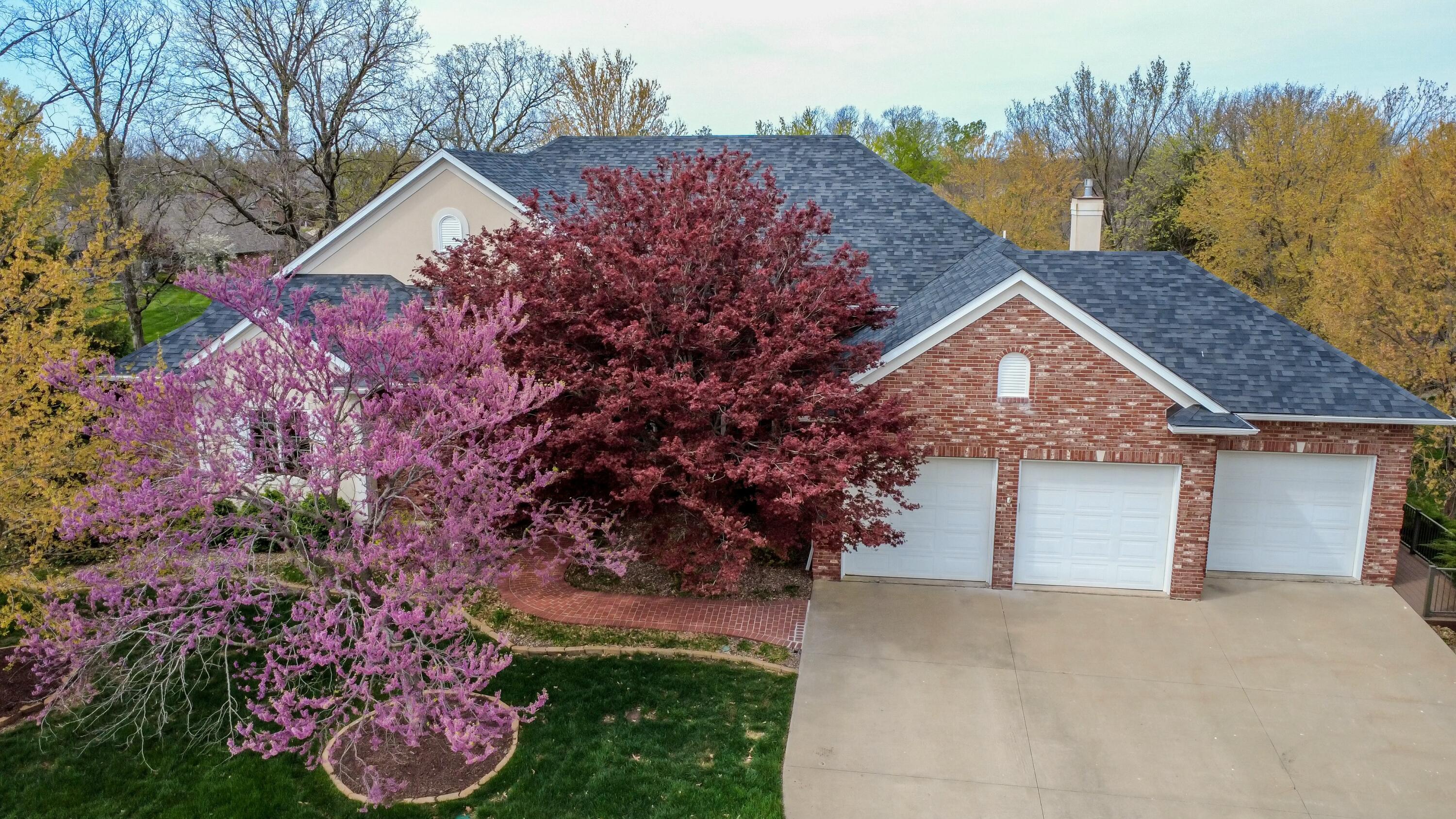 2420 Lacewood Dr Property Photo 2