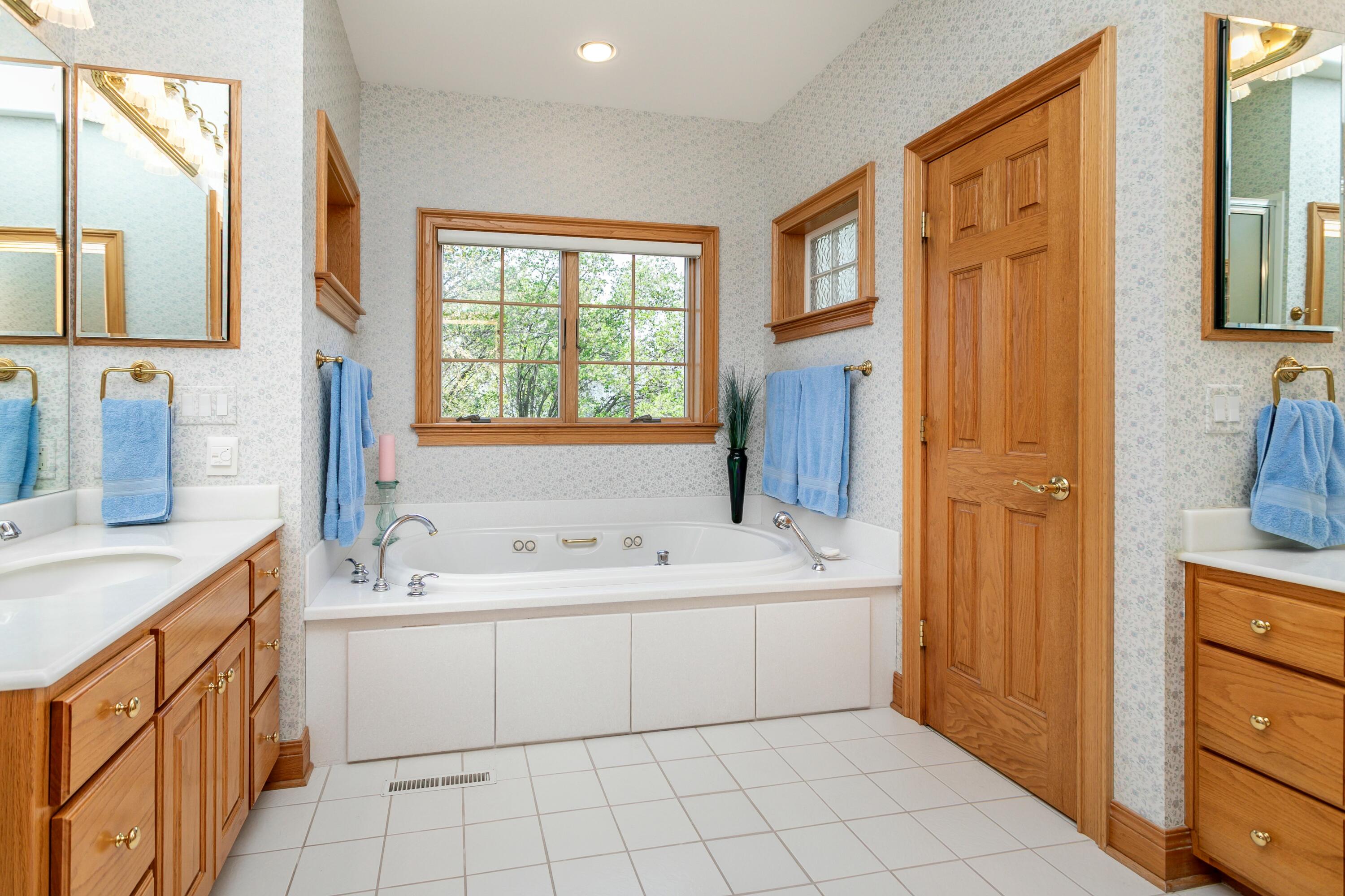 2420 Lacewood Dr Property Photo 39