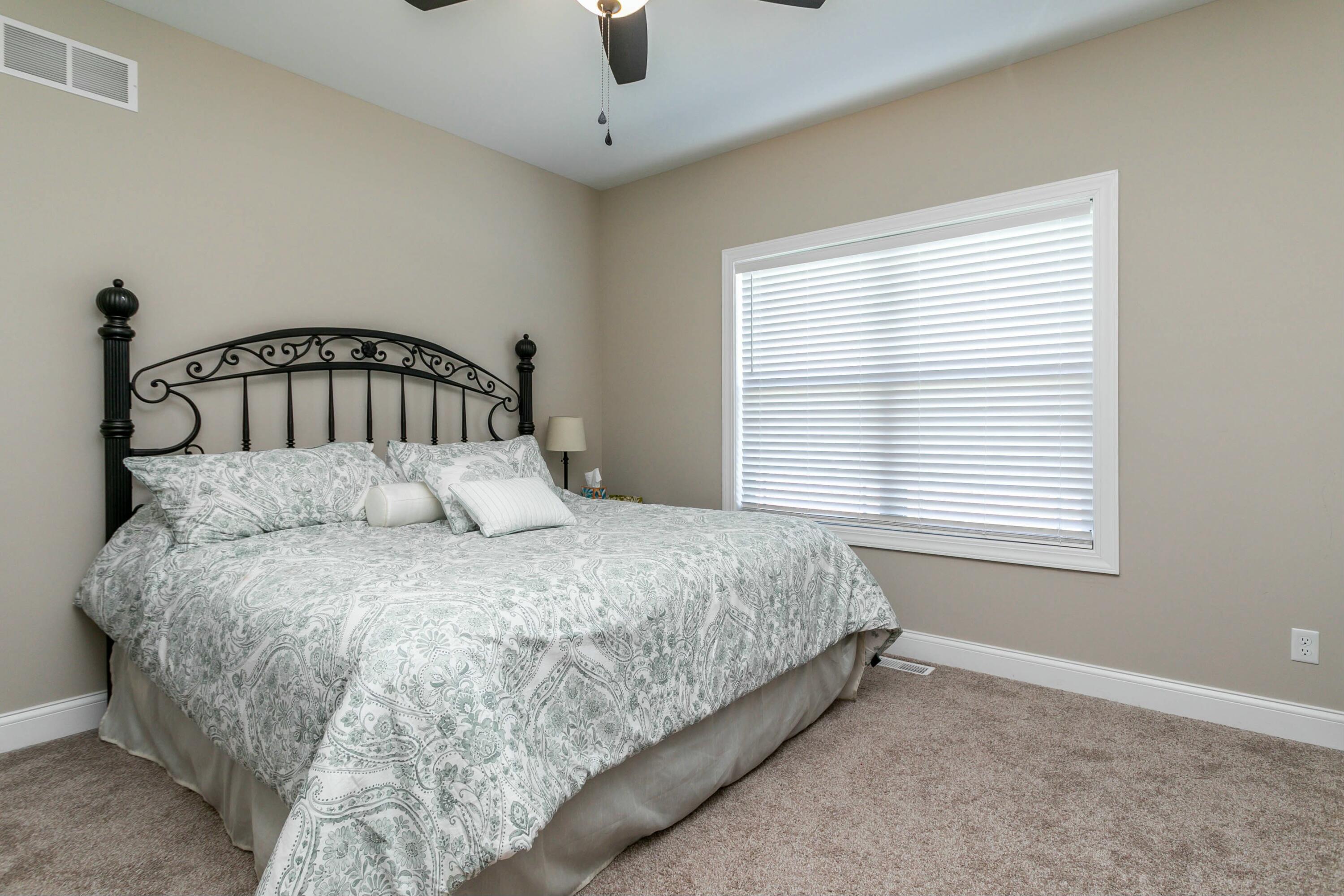 5560 Charlotte Dr Property Photo 21