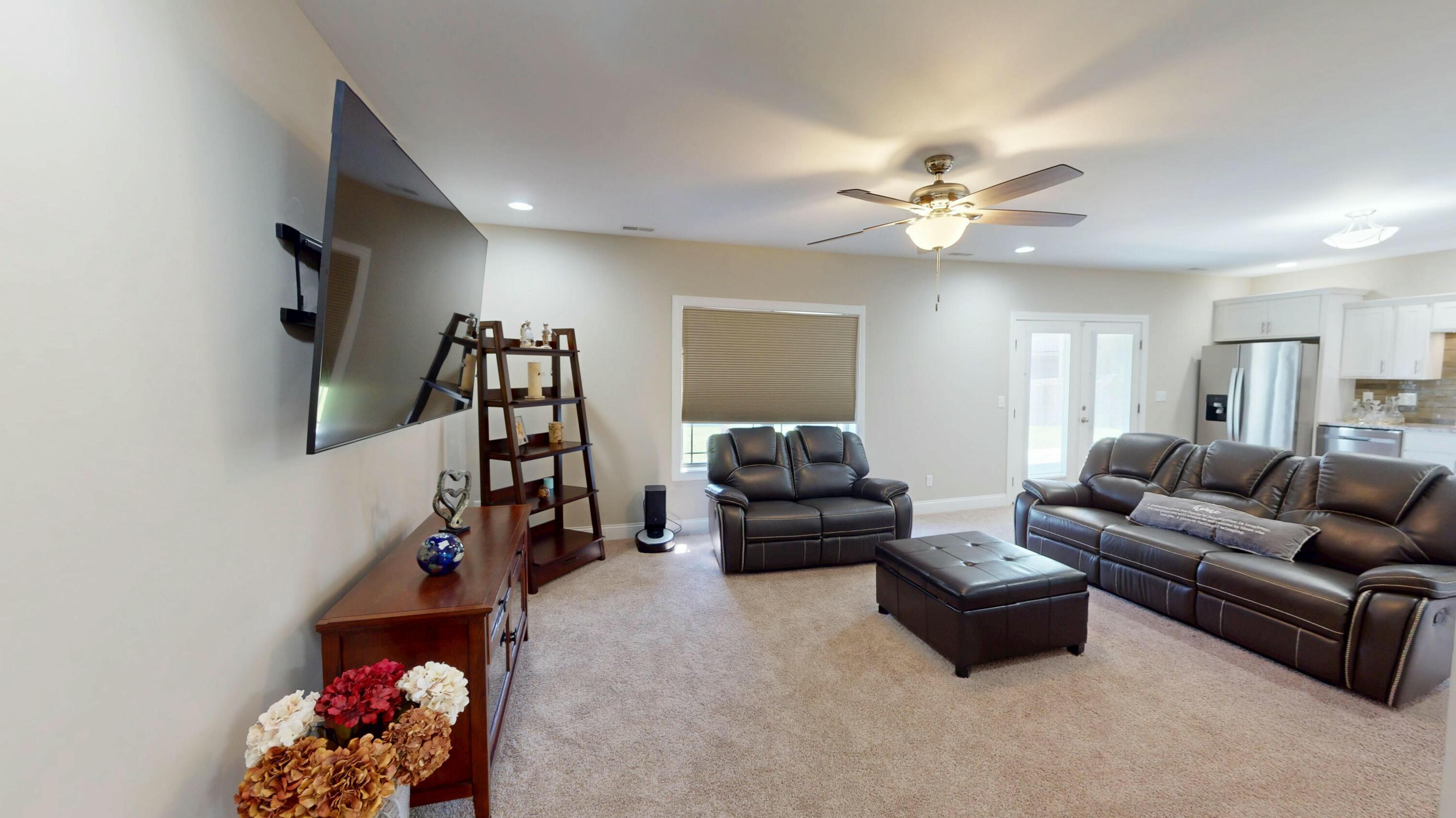 5560 Charlotte Dr Property Photo 24