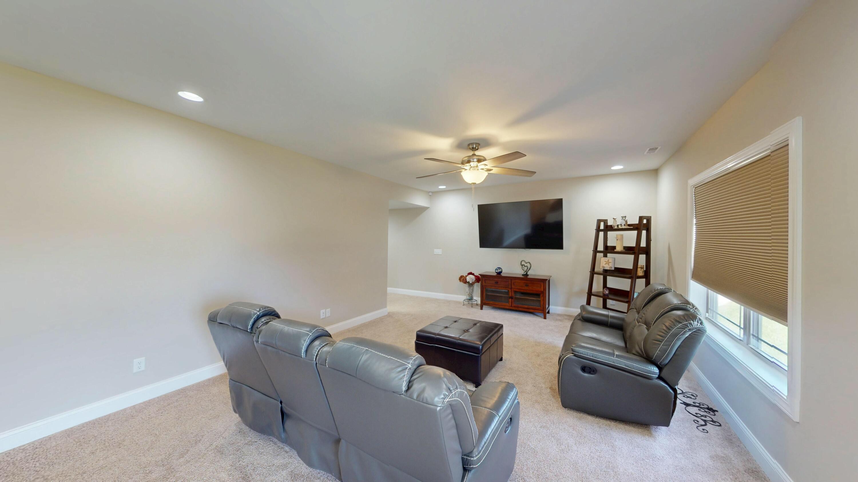 5560 Charlotte Dr Property Photo 25
