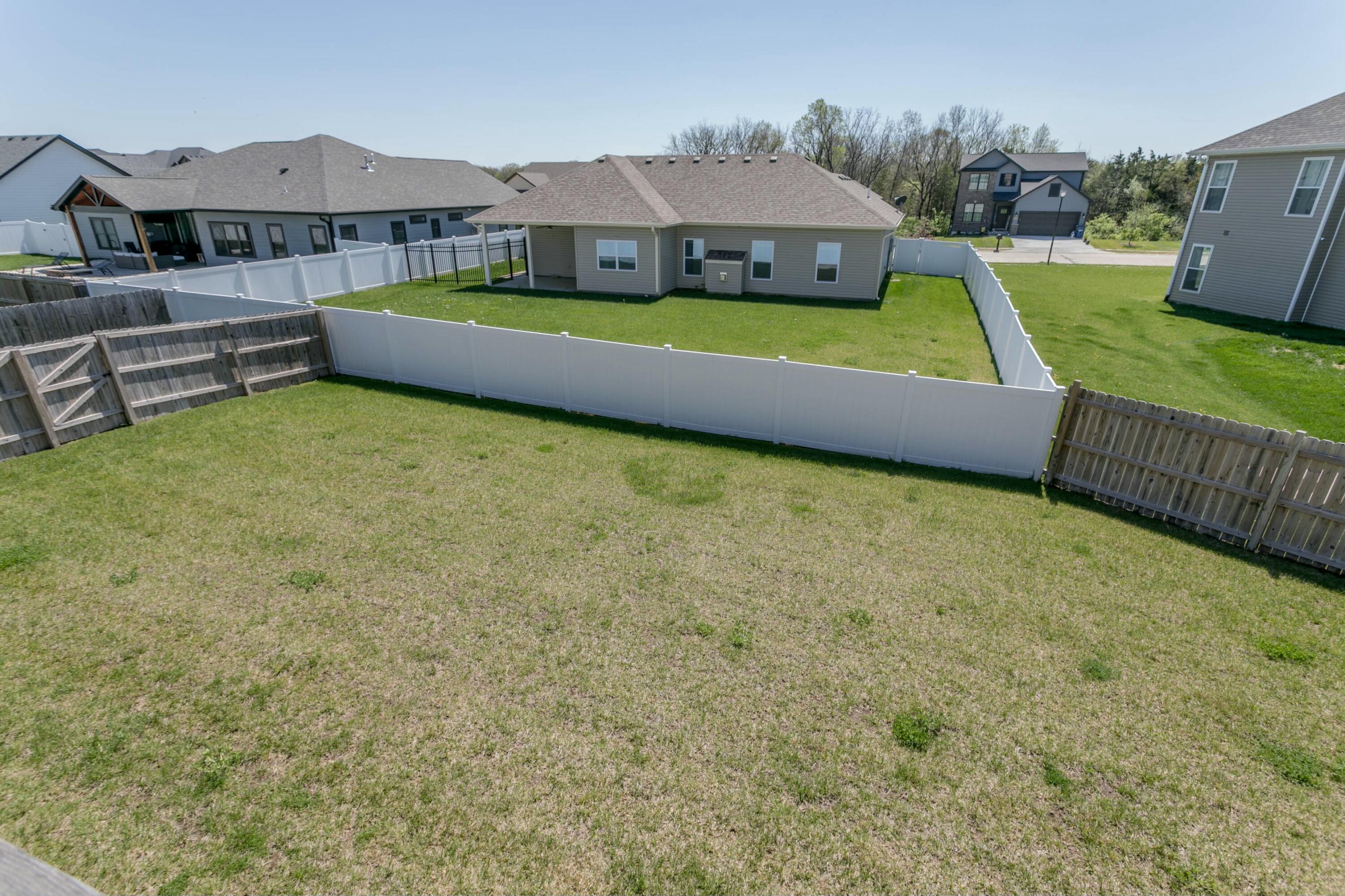 5560 Charlotte Dr Property Photo 36