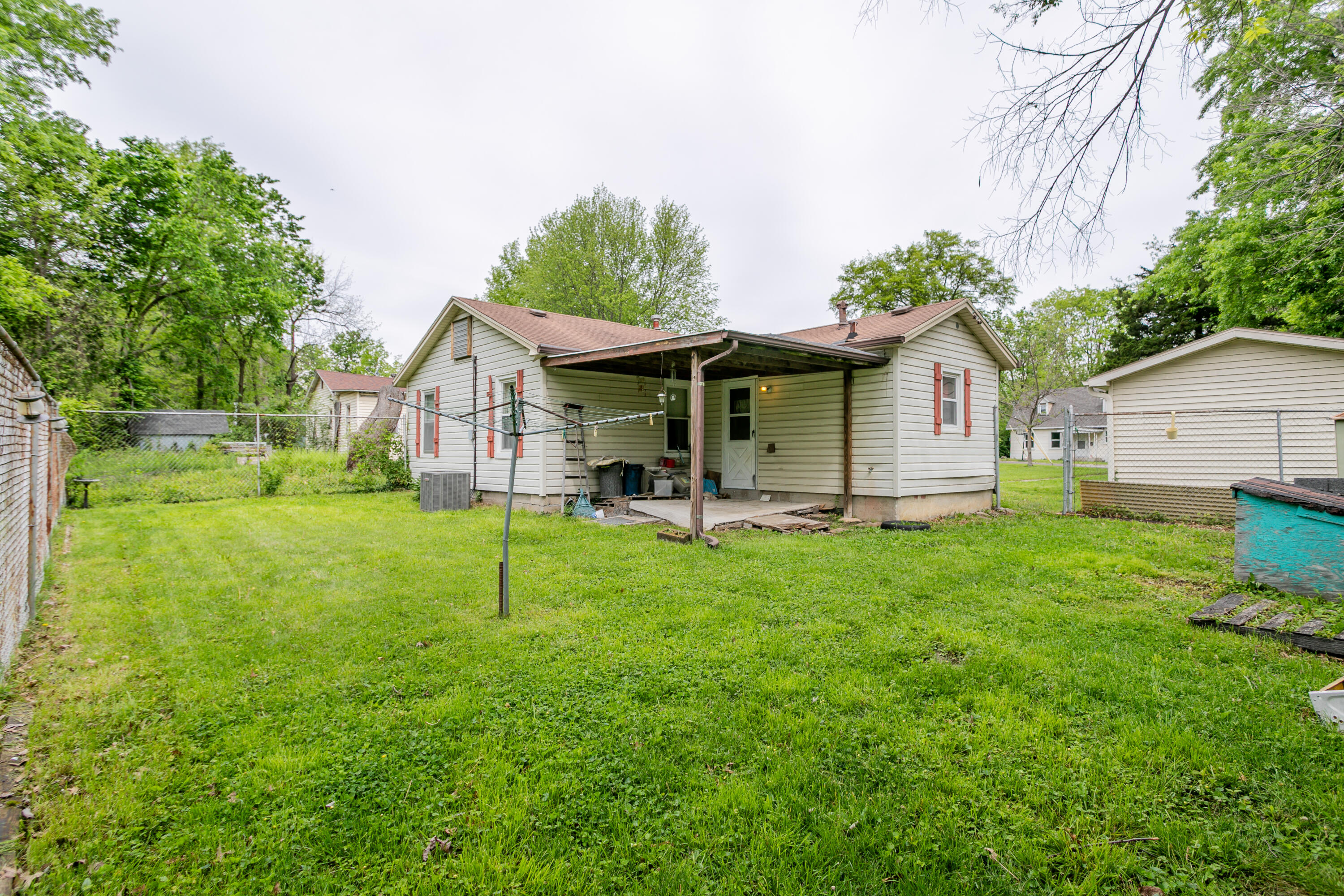110 Benton St Property Photo 14