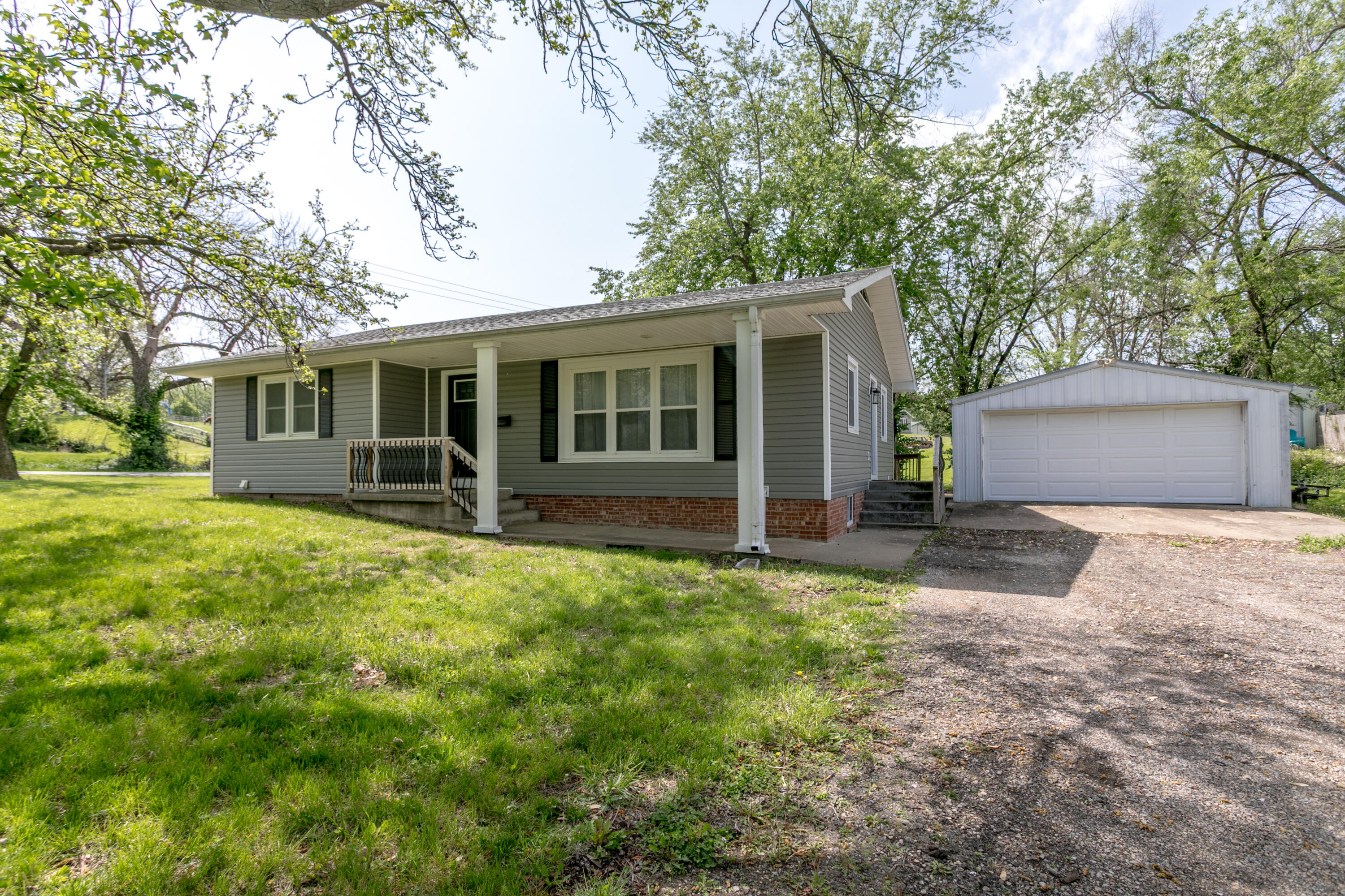 451 E Elm St Property Photo 1
