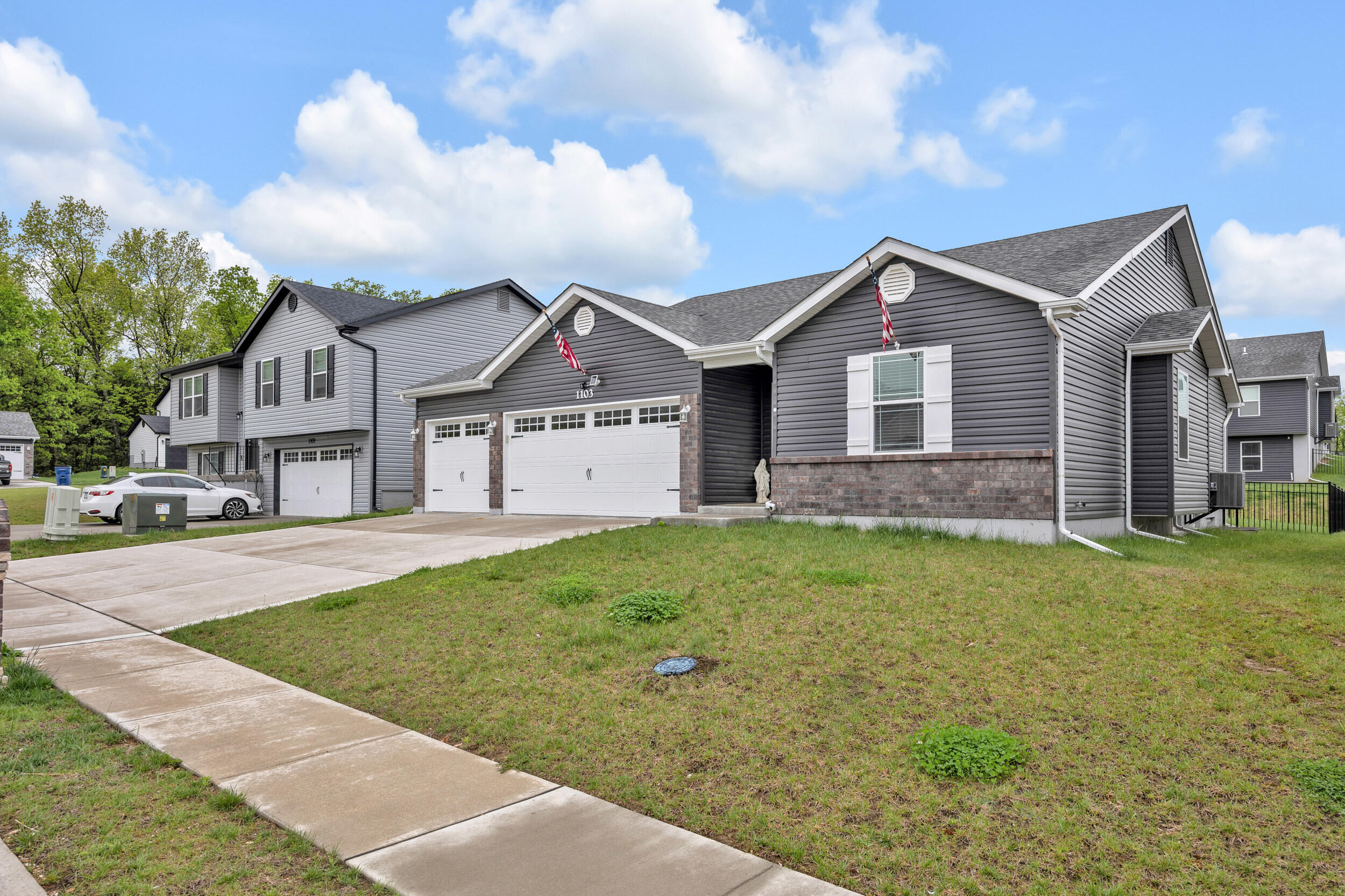 1103 Baseball Dr Property Photo 2