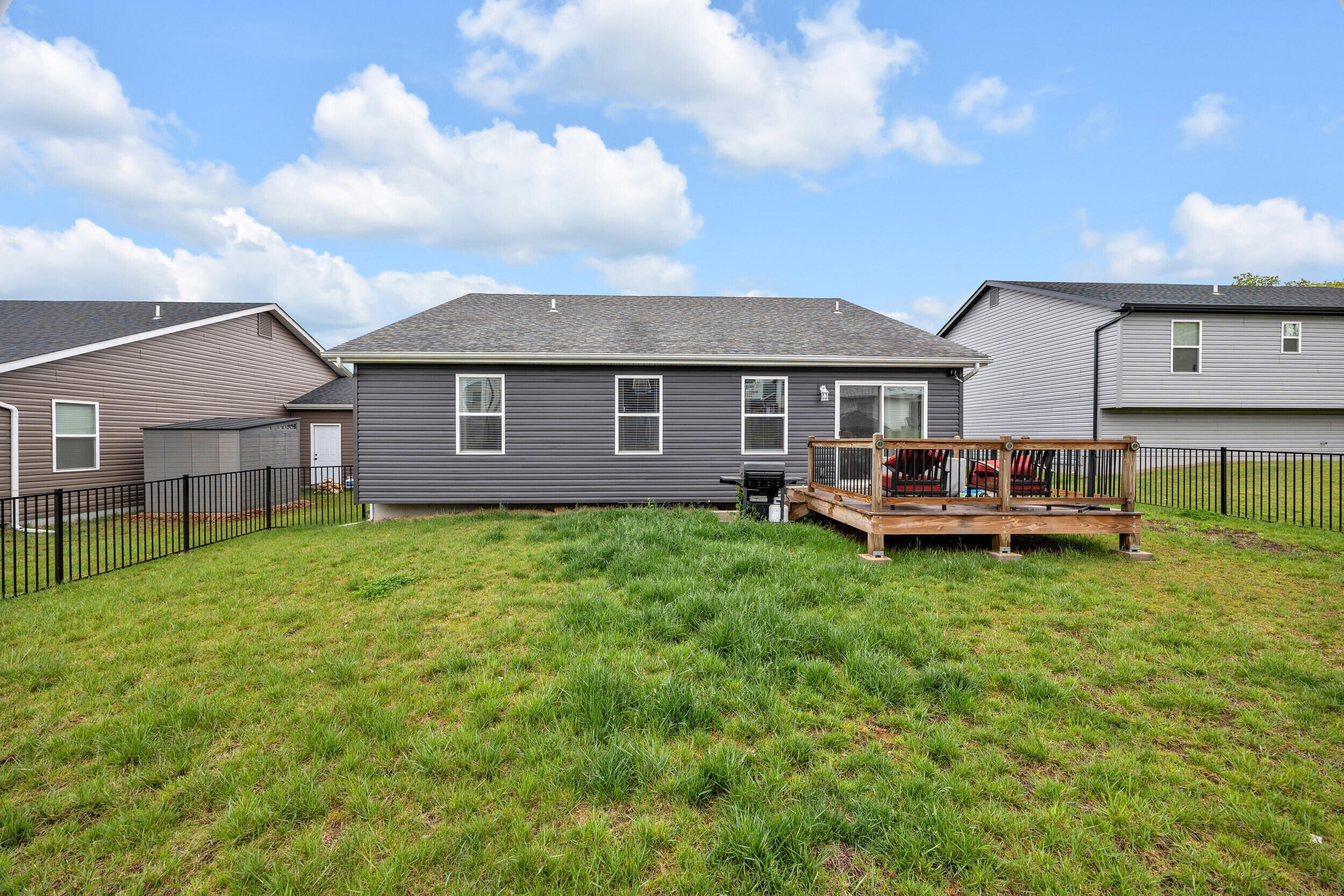 1103 Baseball Dr Property Photo 5