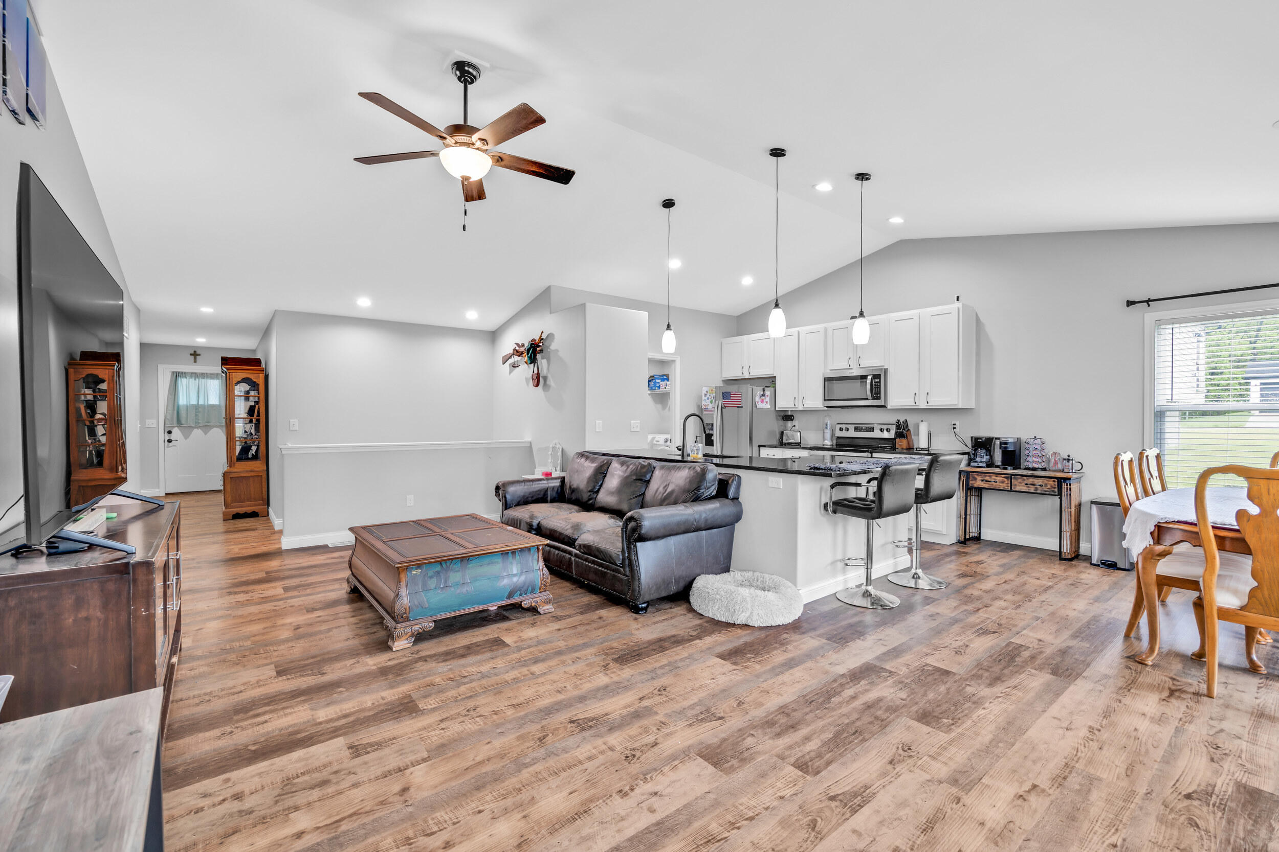 1103 Baseball Dr Property Photo 11